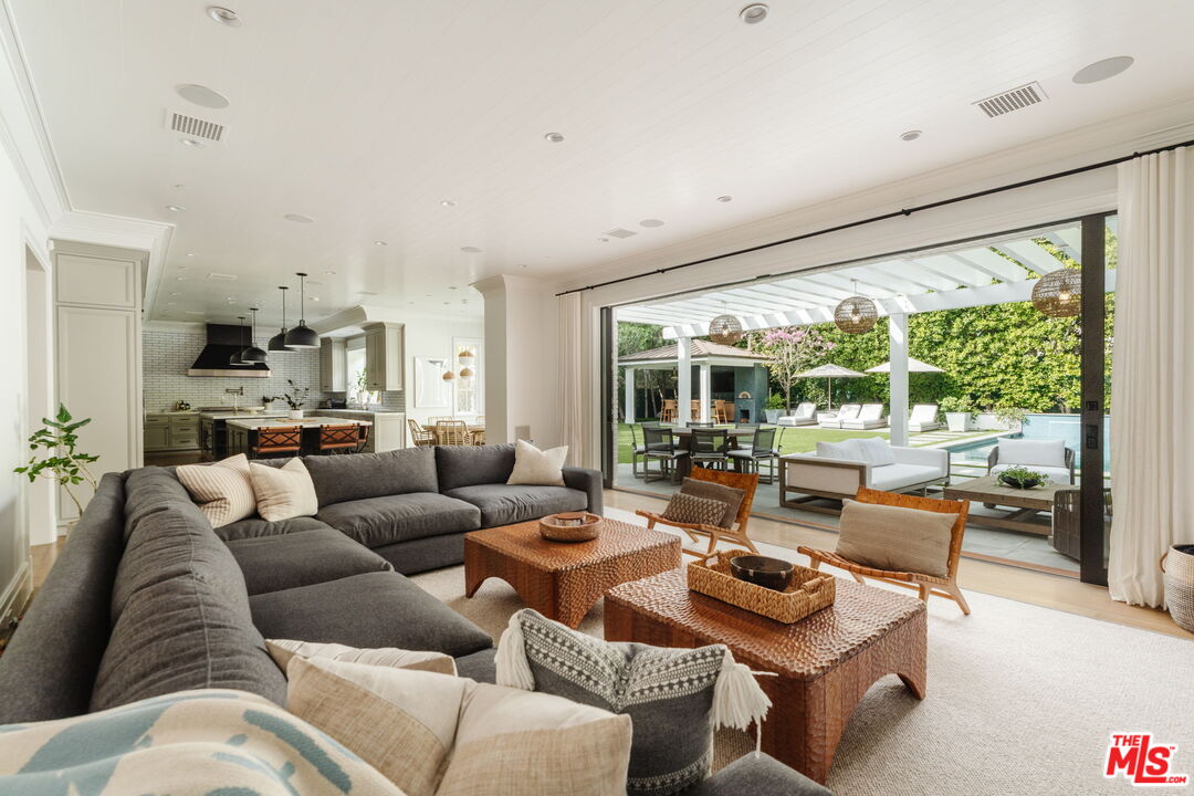 957 Corsica Dr