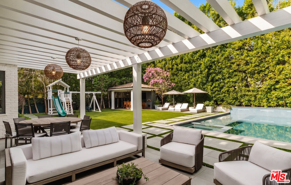 957 Corsica Dr