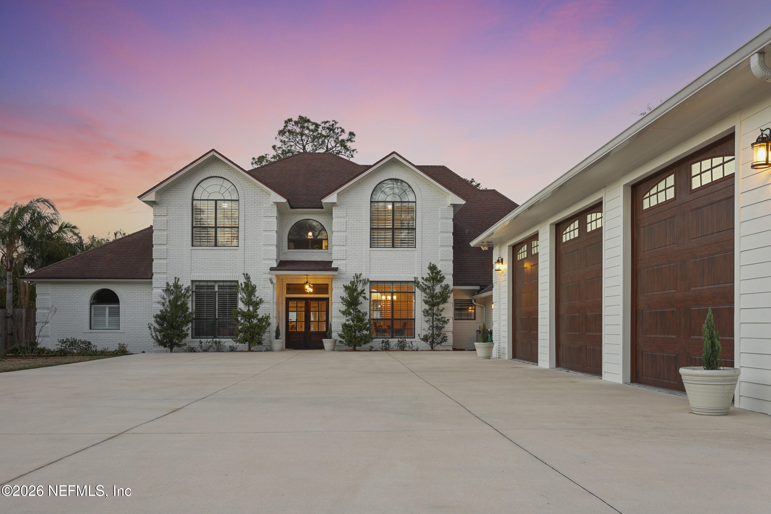 6285 WHISPERING OAKS Drive N