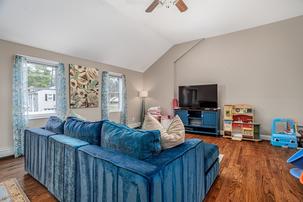 12 Cole Farm Rd