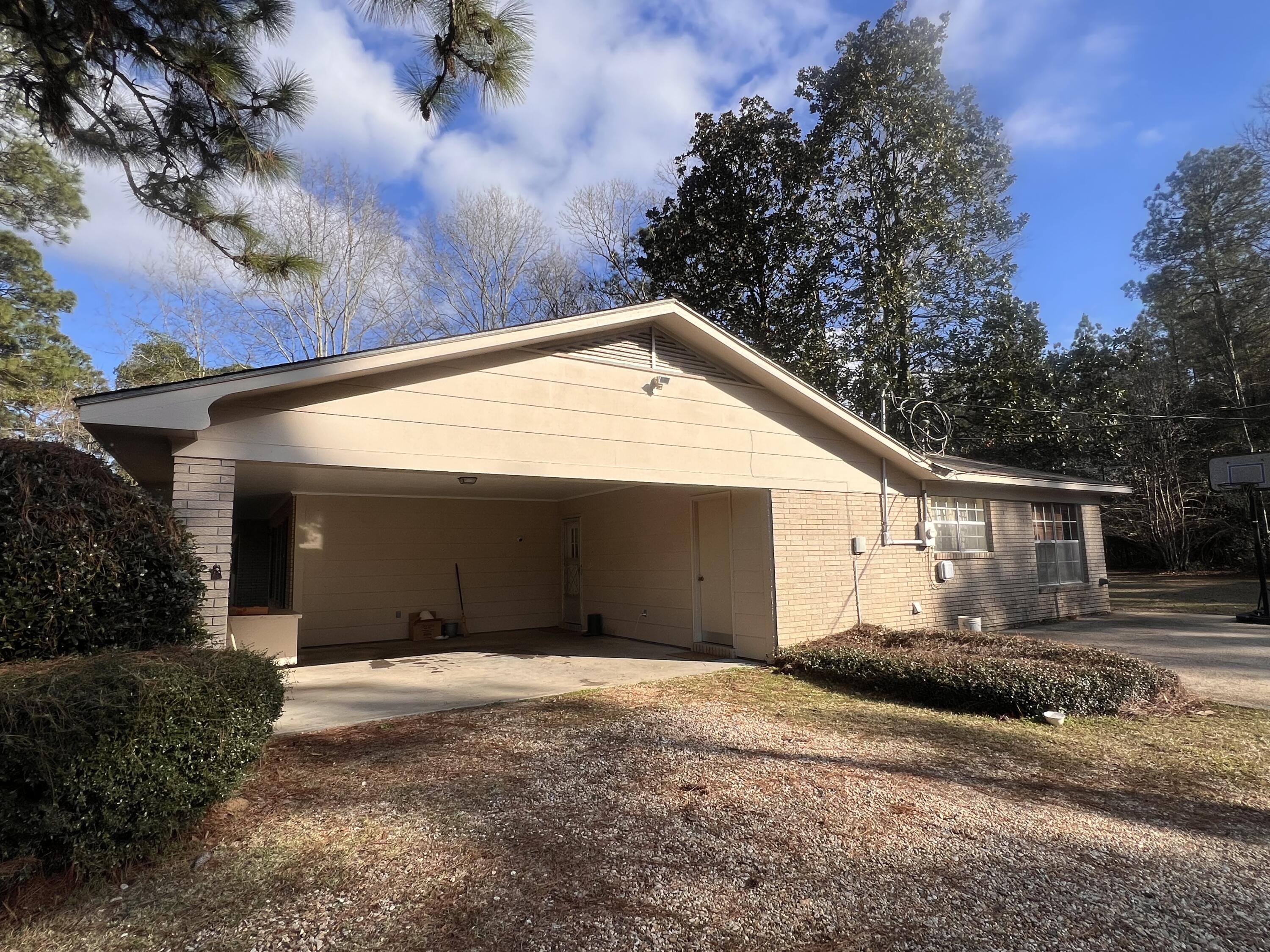400 Maple Dr.