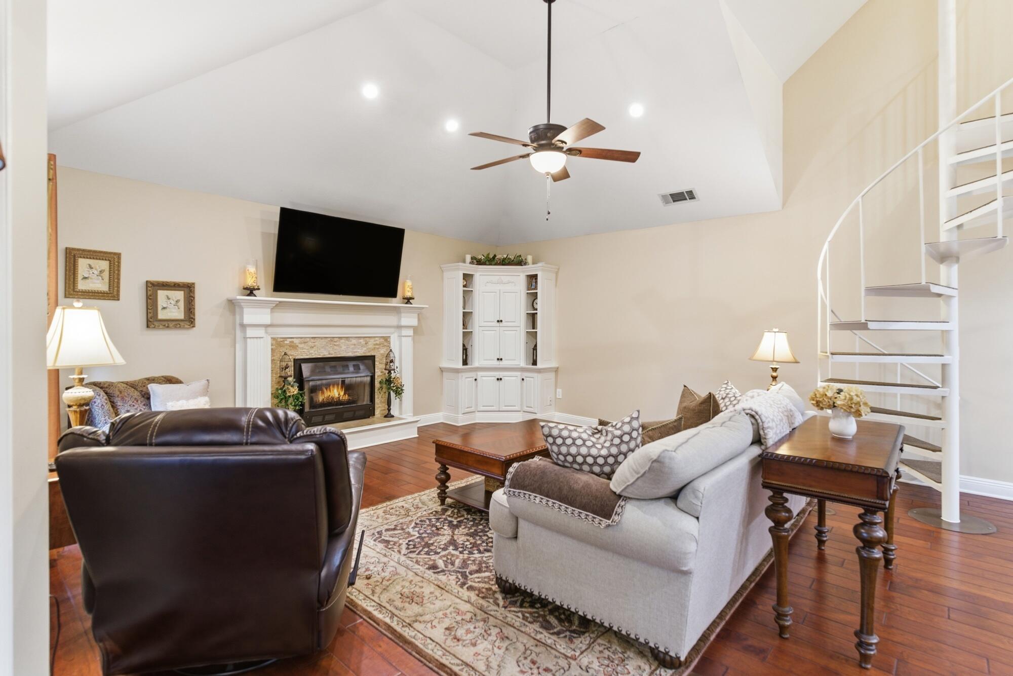 8 Chestnut Point