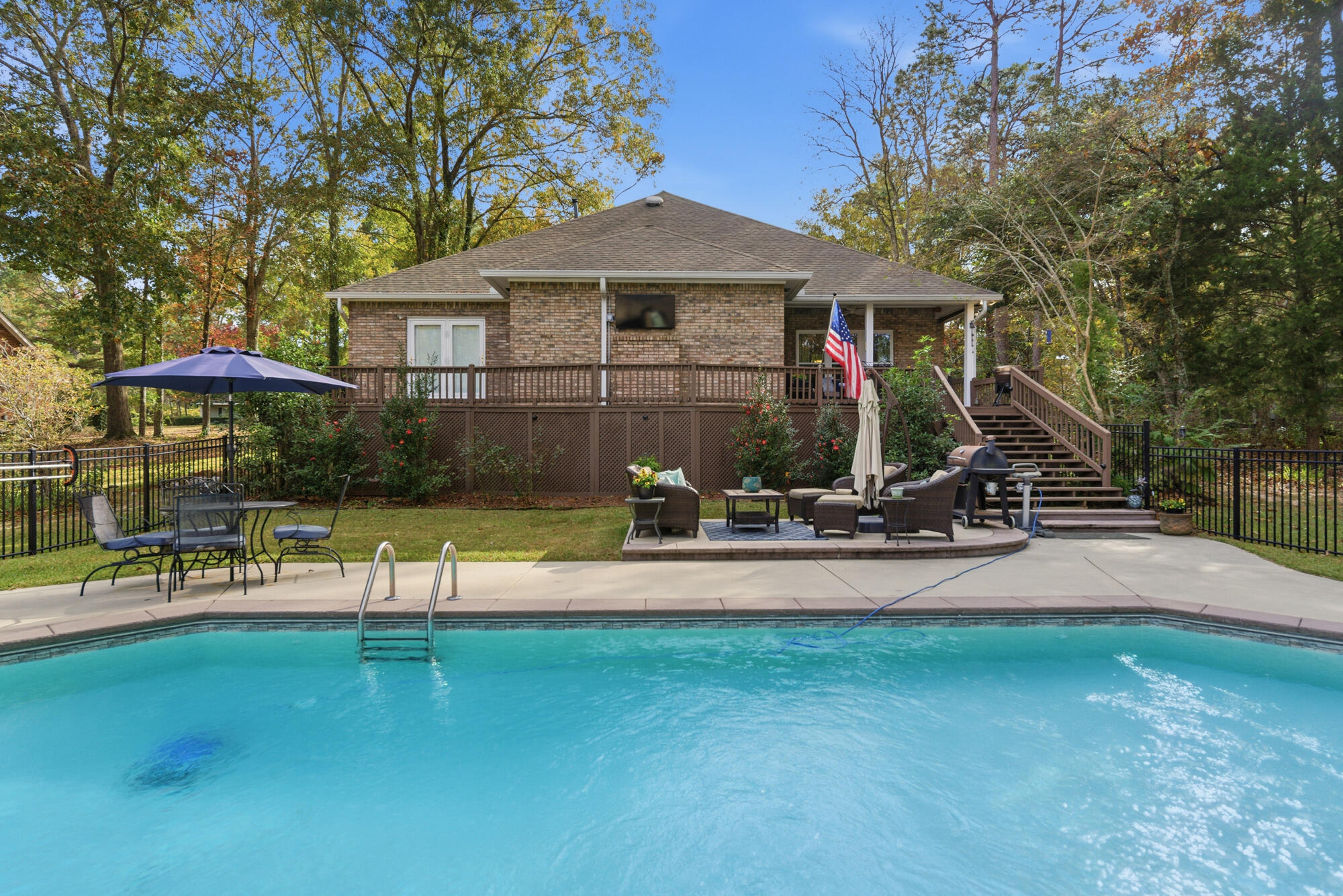 8 Chestnut Point
