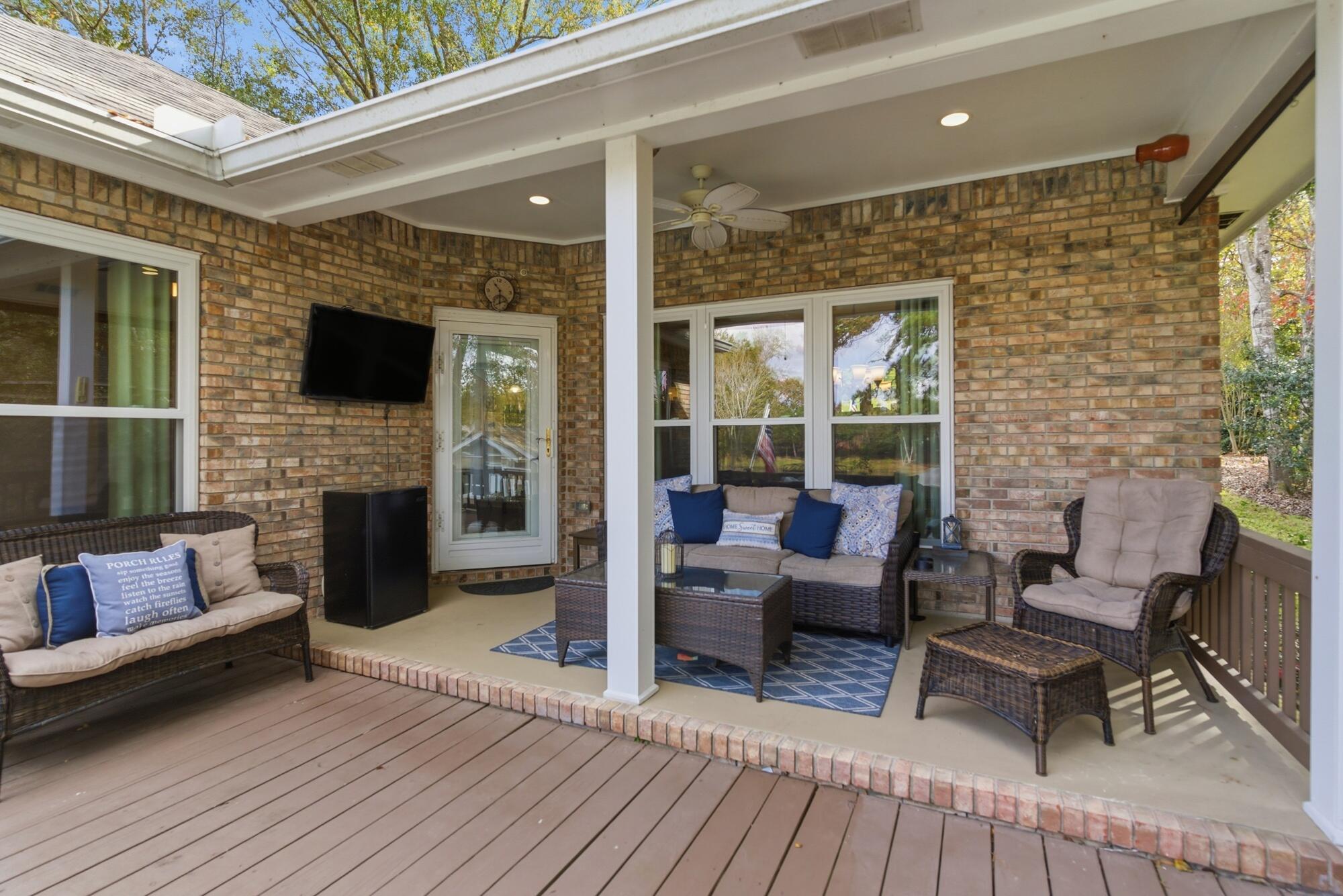 8 Chestnut Point