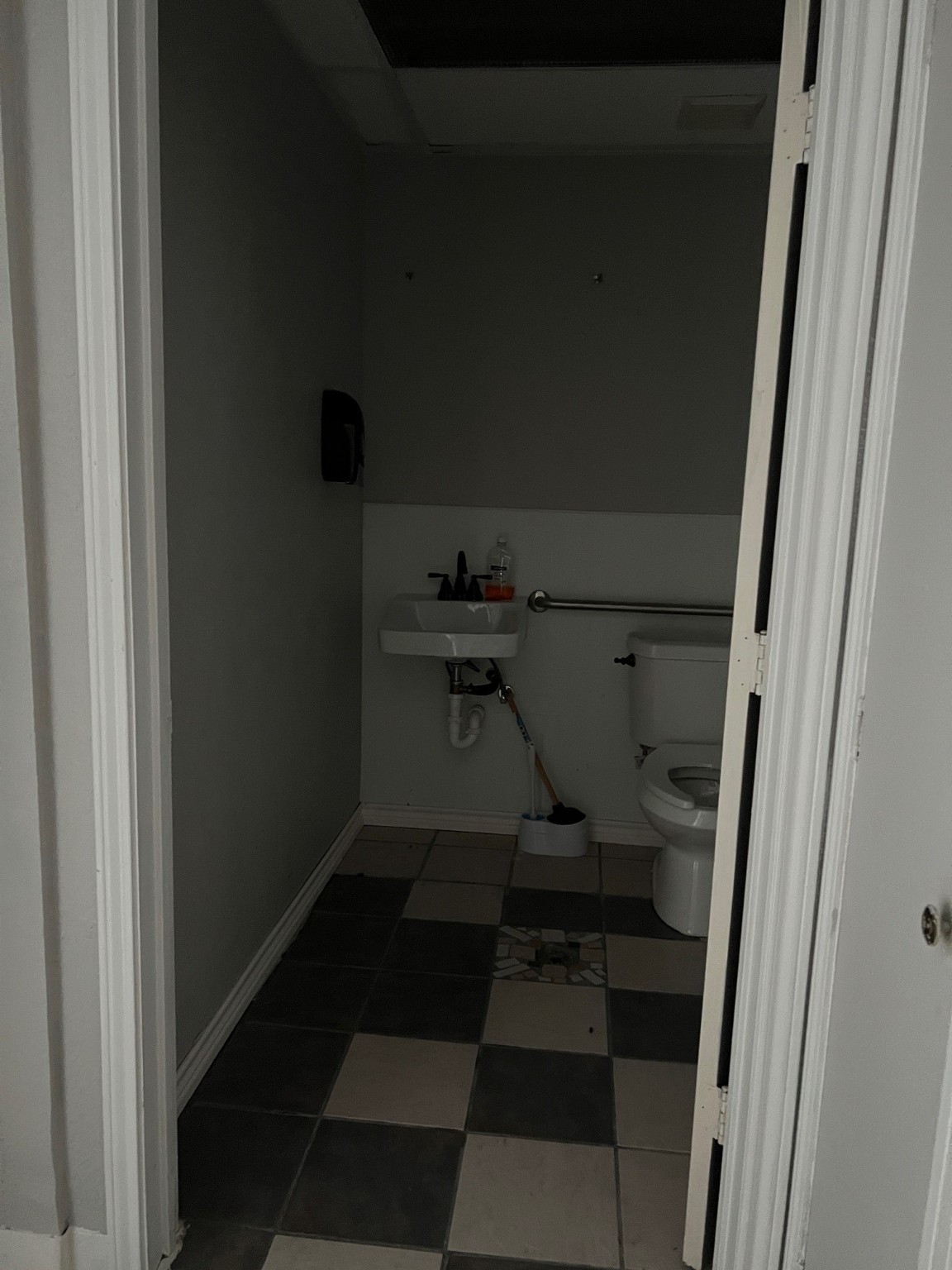 7806 N College Circle