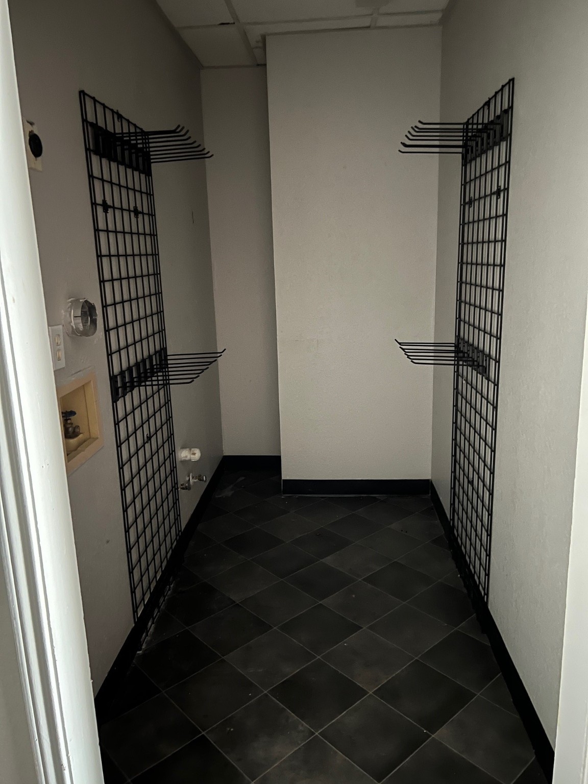 7806 N College Circle