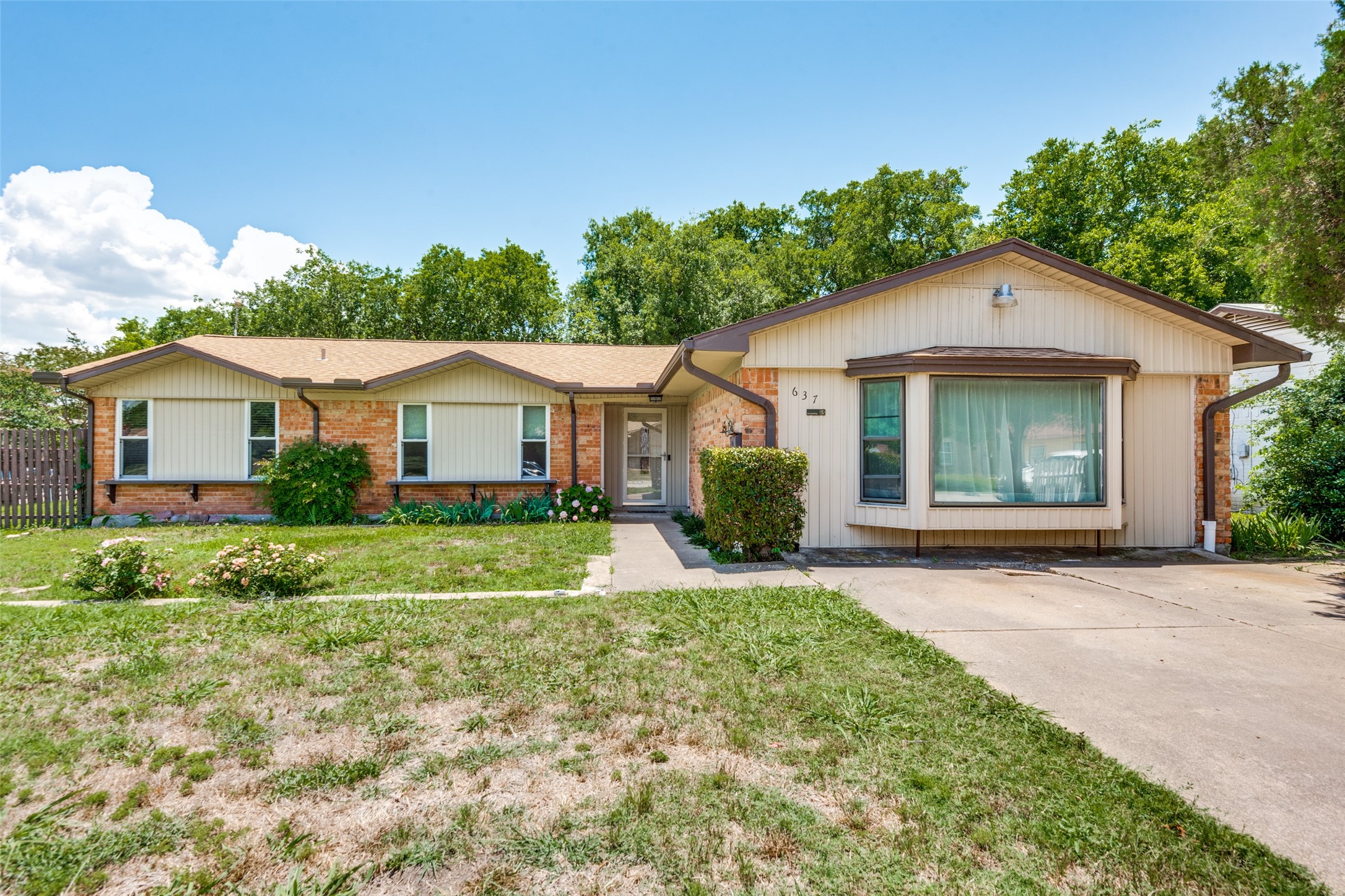 637 W Springdale Lane