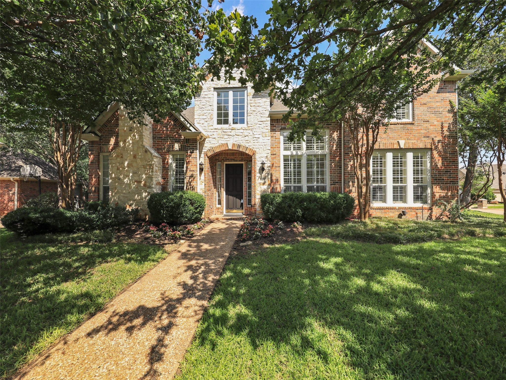 809 Heatherglen Court