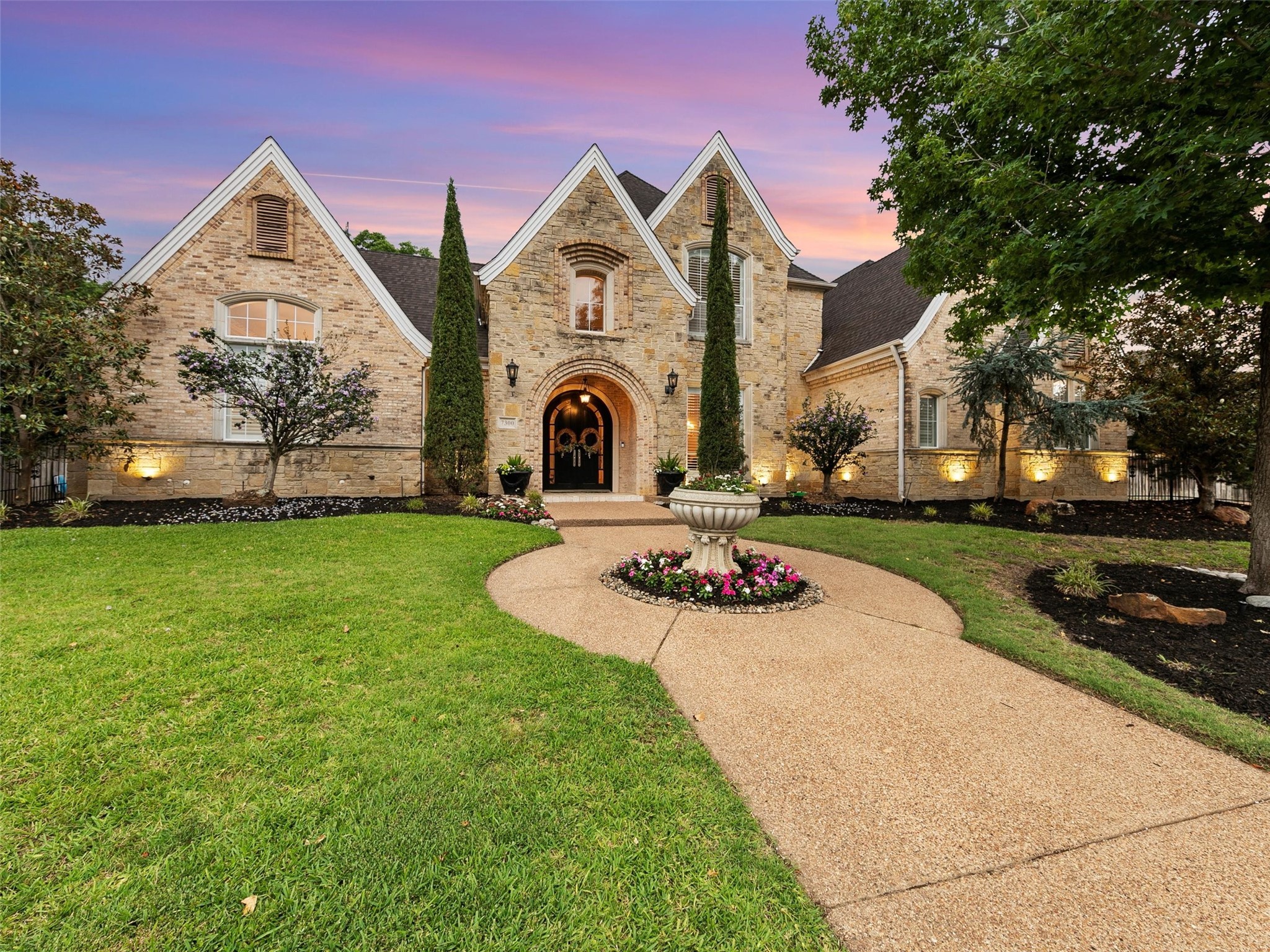 7300 Majestic Manor