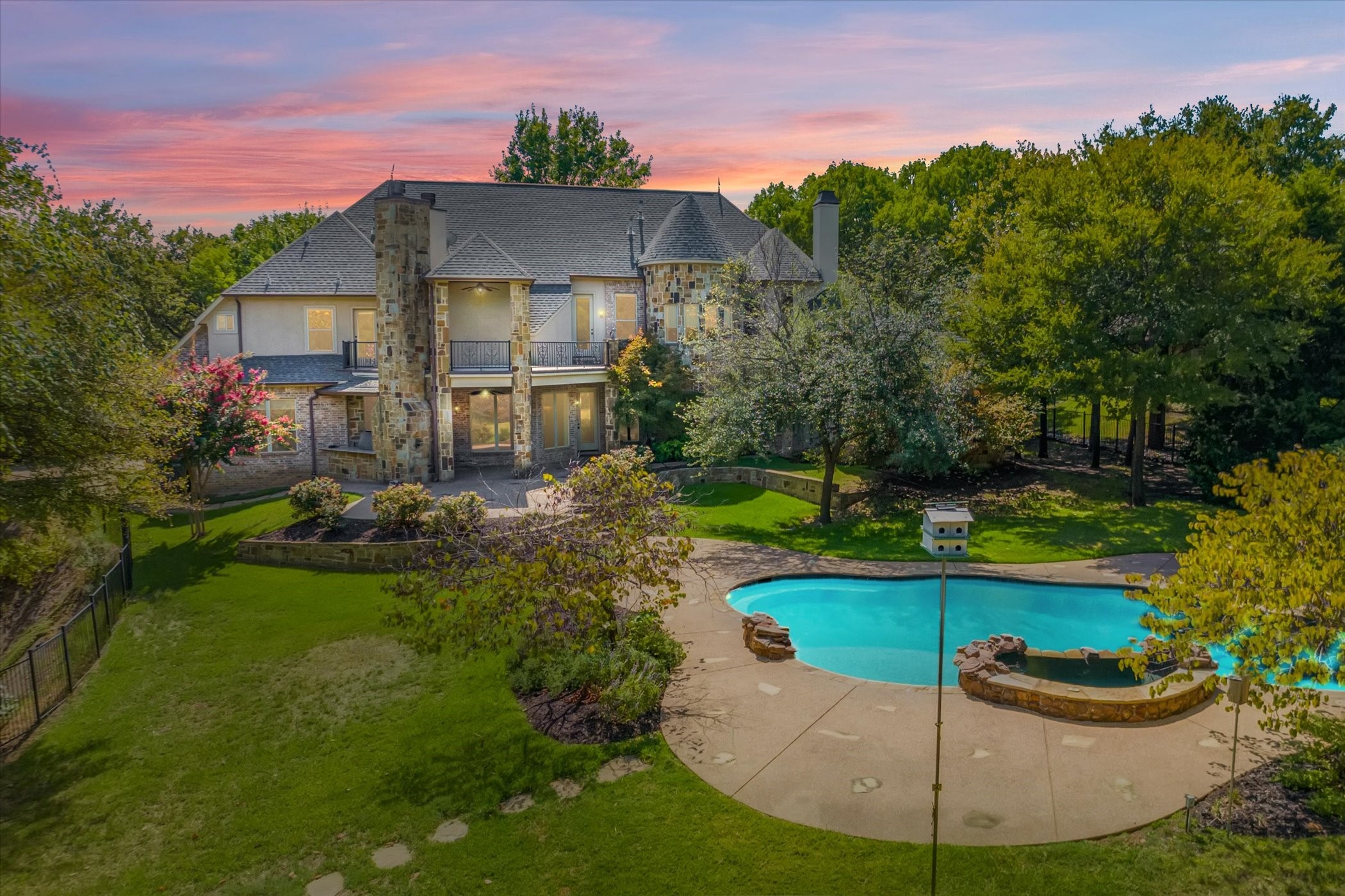 831 Simmons Court