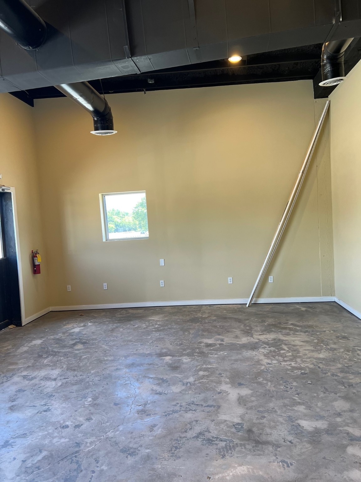 828 N Hwy 377