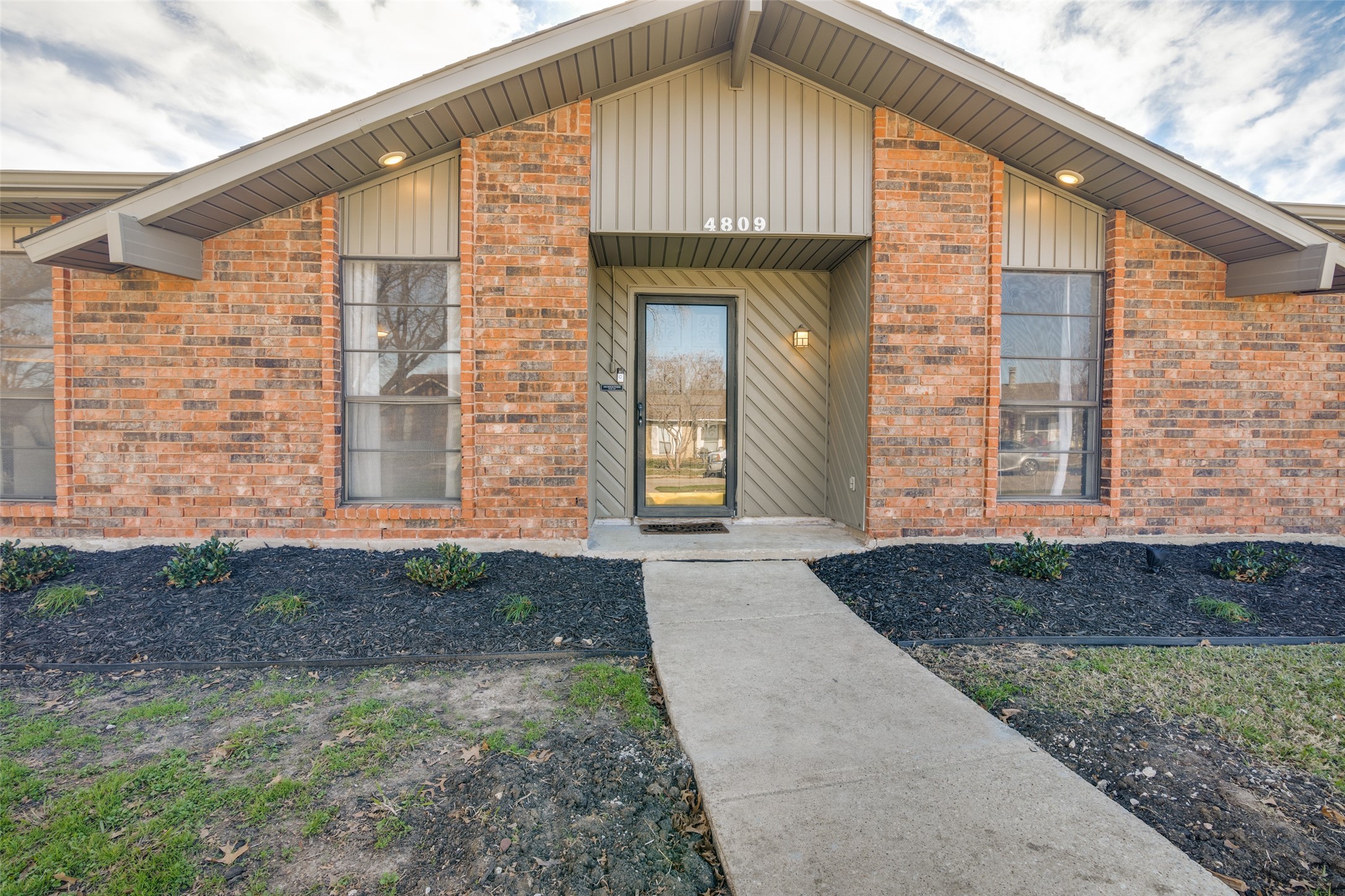 4809 Graham Court