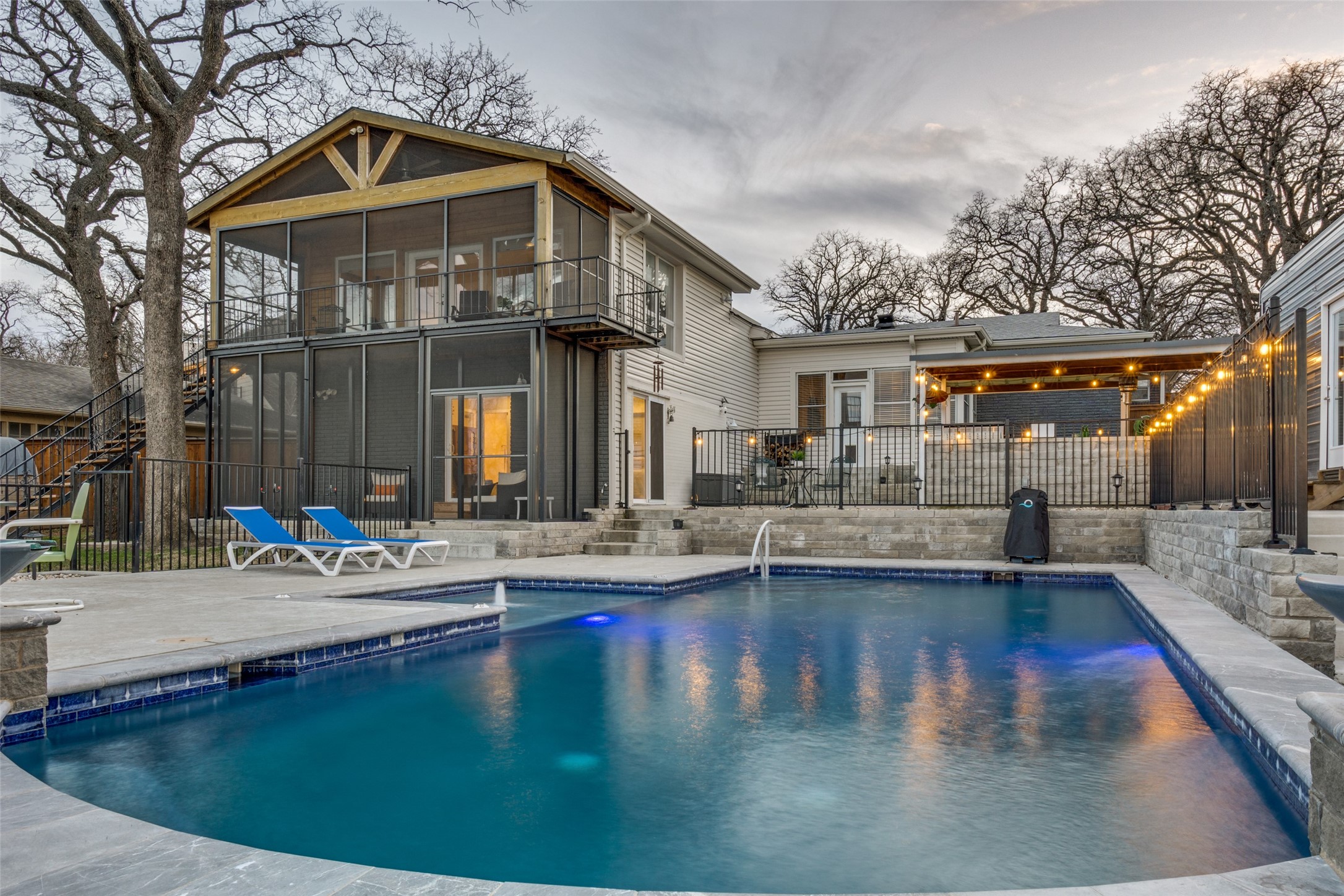 260 Shoreline Drive