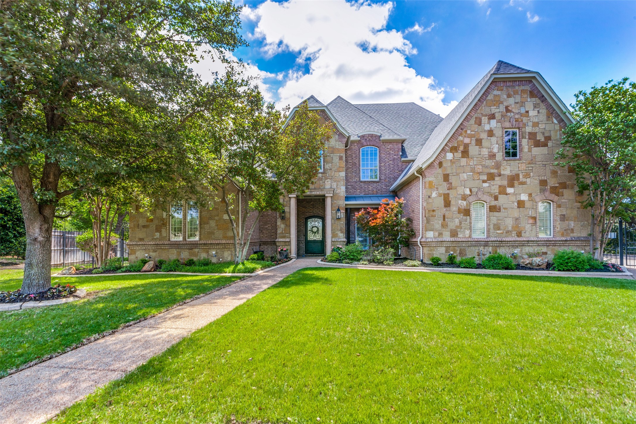 1217 Shadow Woods Court