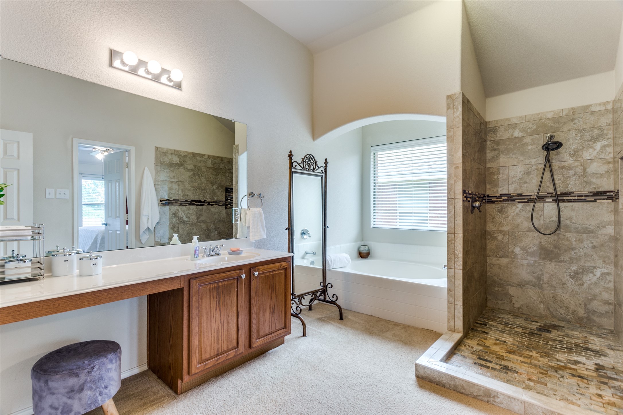 1204 Hickory Bend Lane