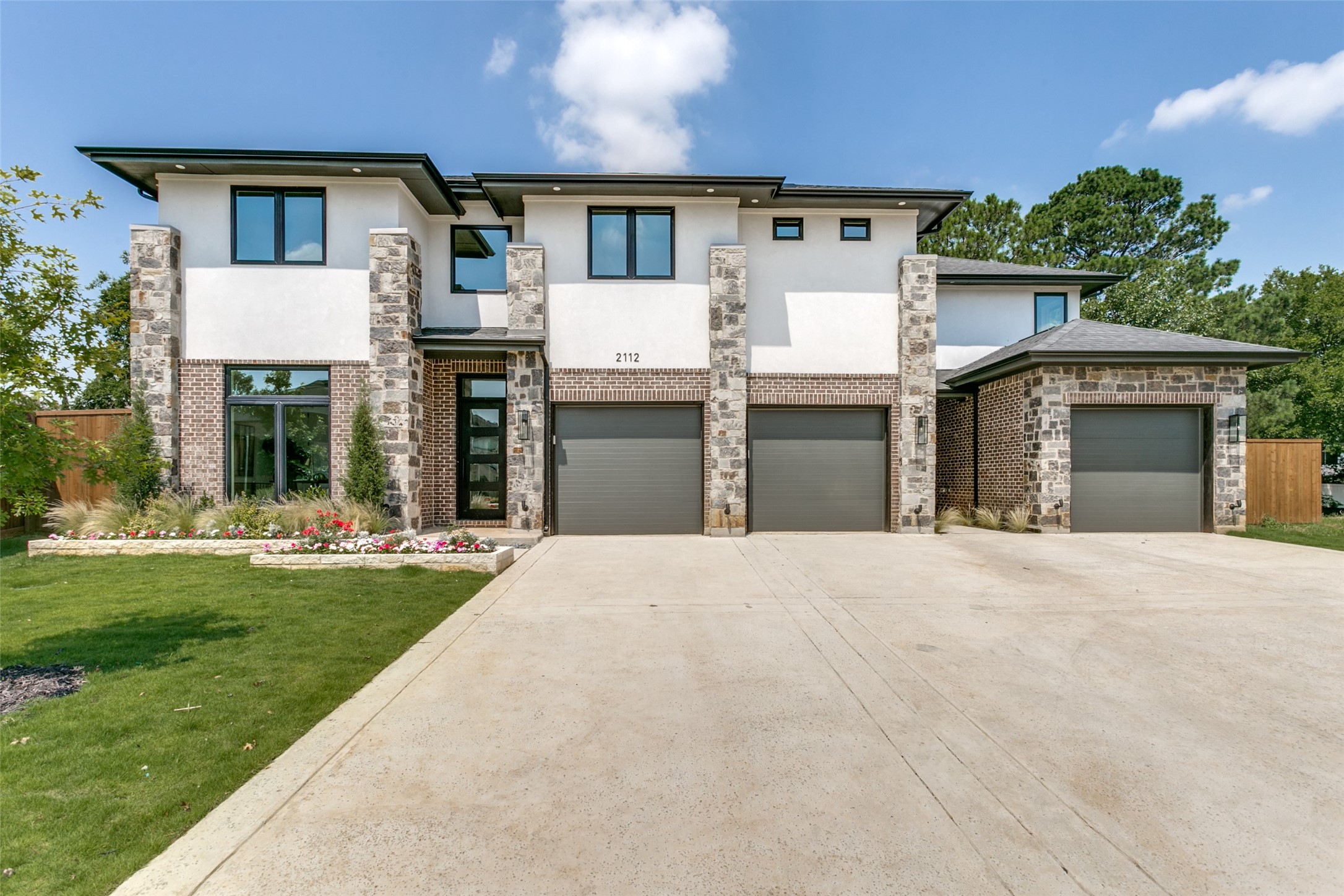 2112 Holt Way