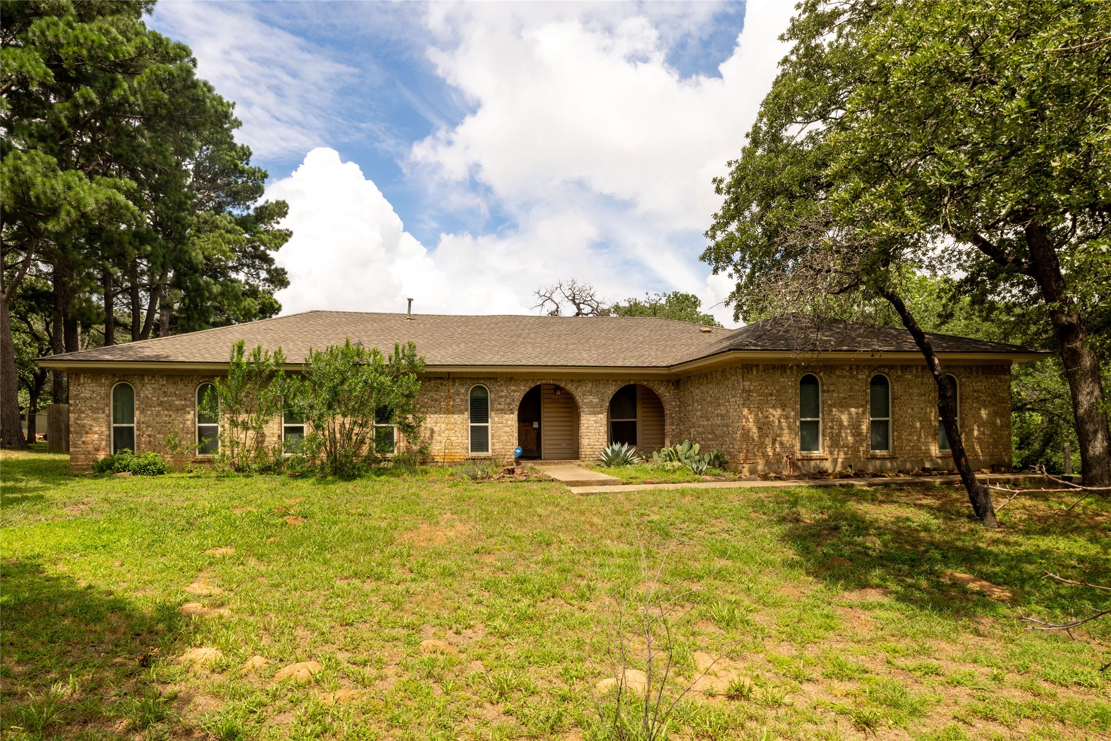 1105 Oakwood Drive