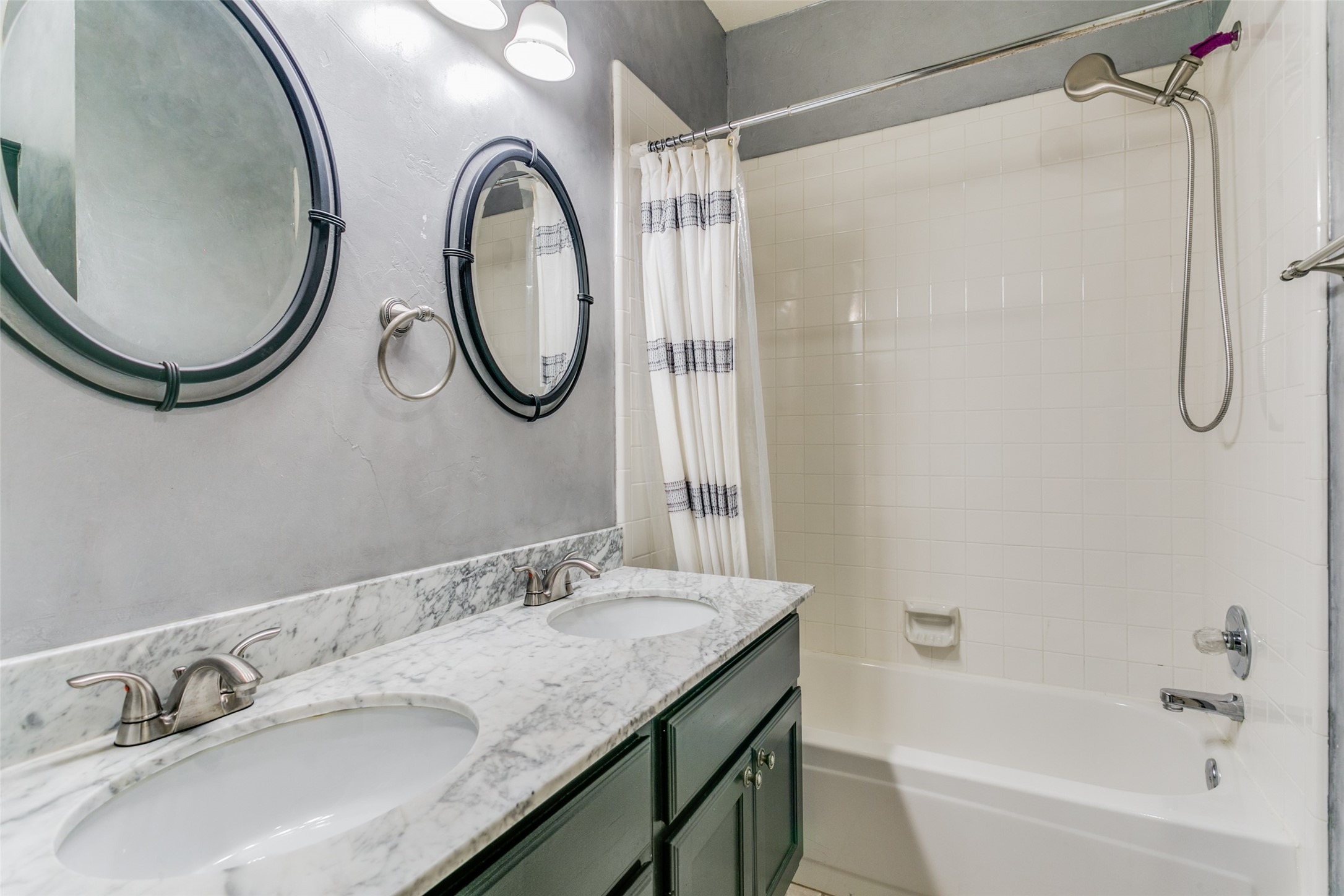 2726 Hidden Lake Drive