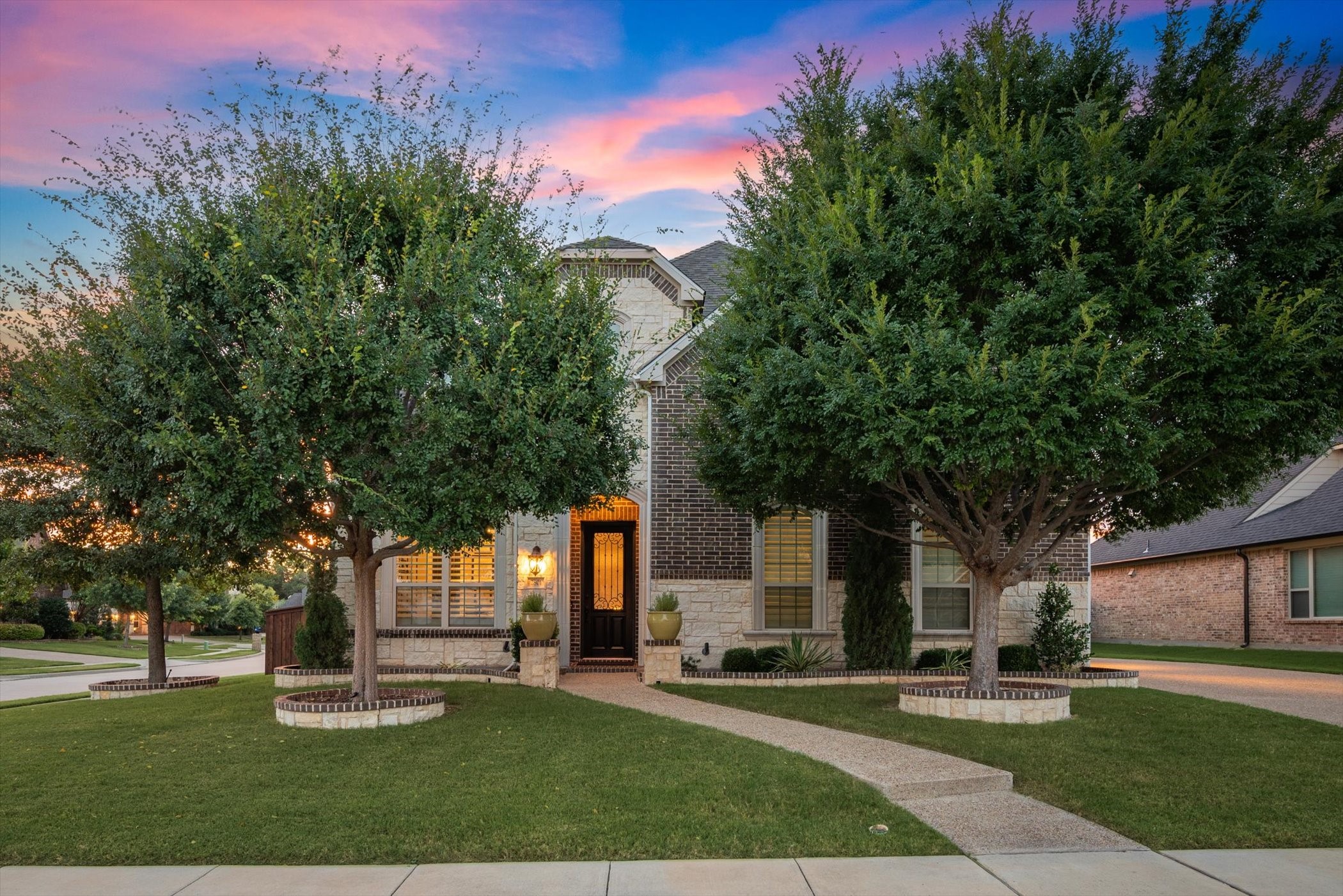 2801 Waverley Drive