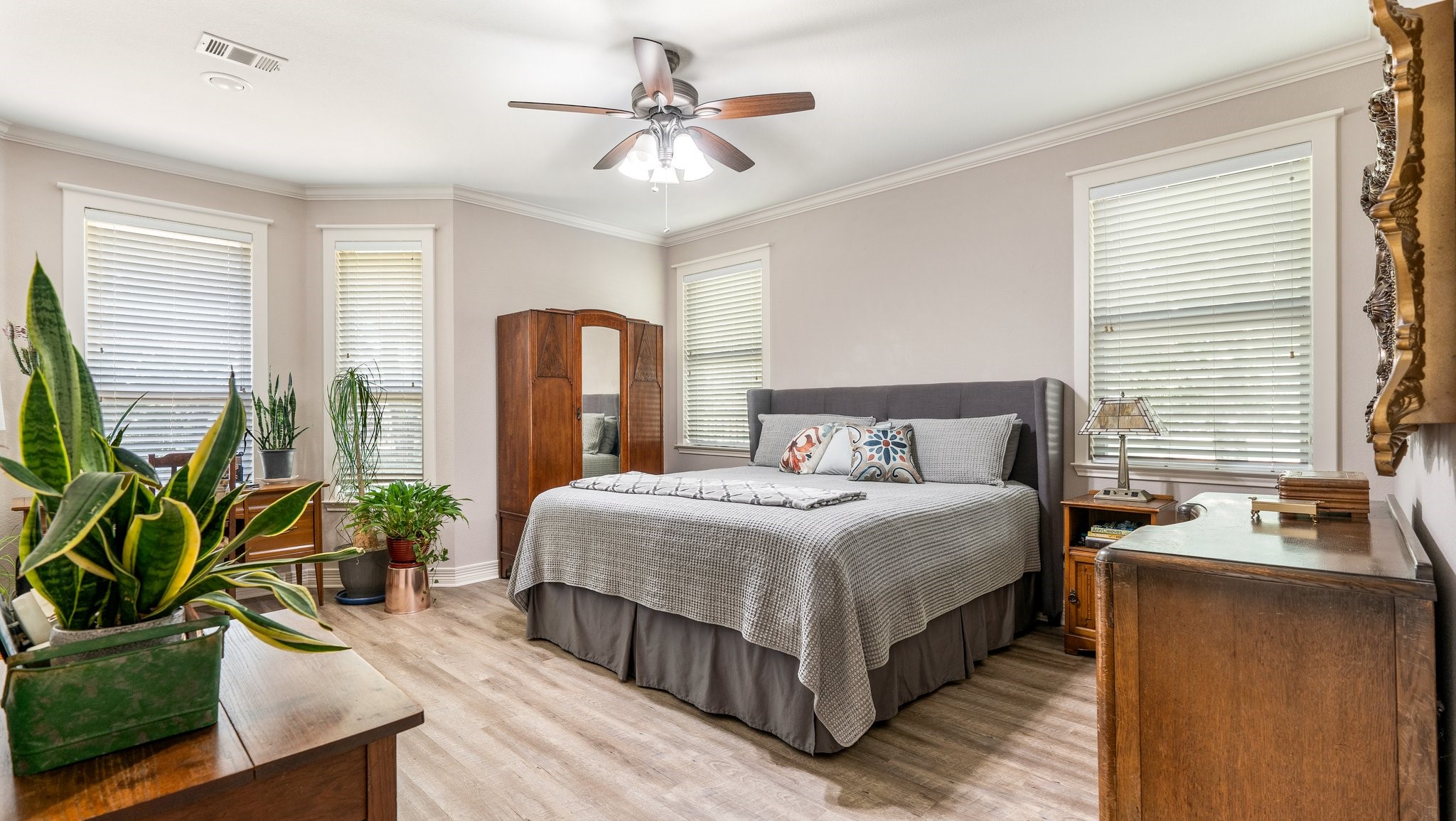 115 W Vista Trail
