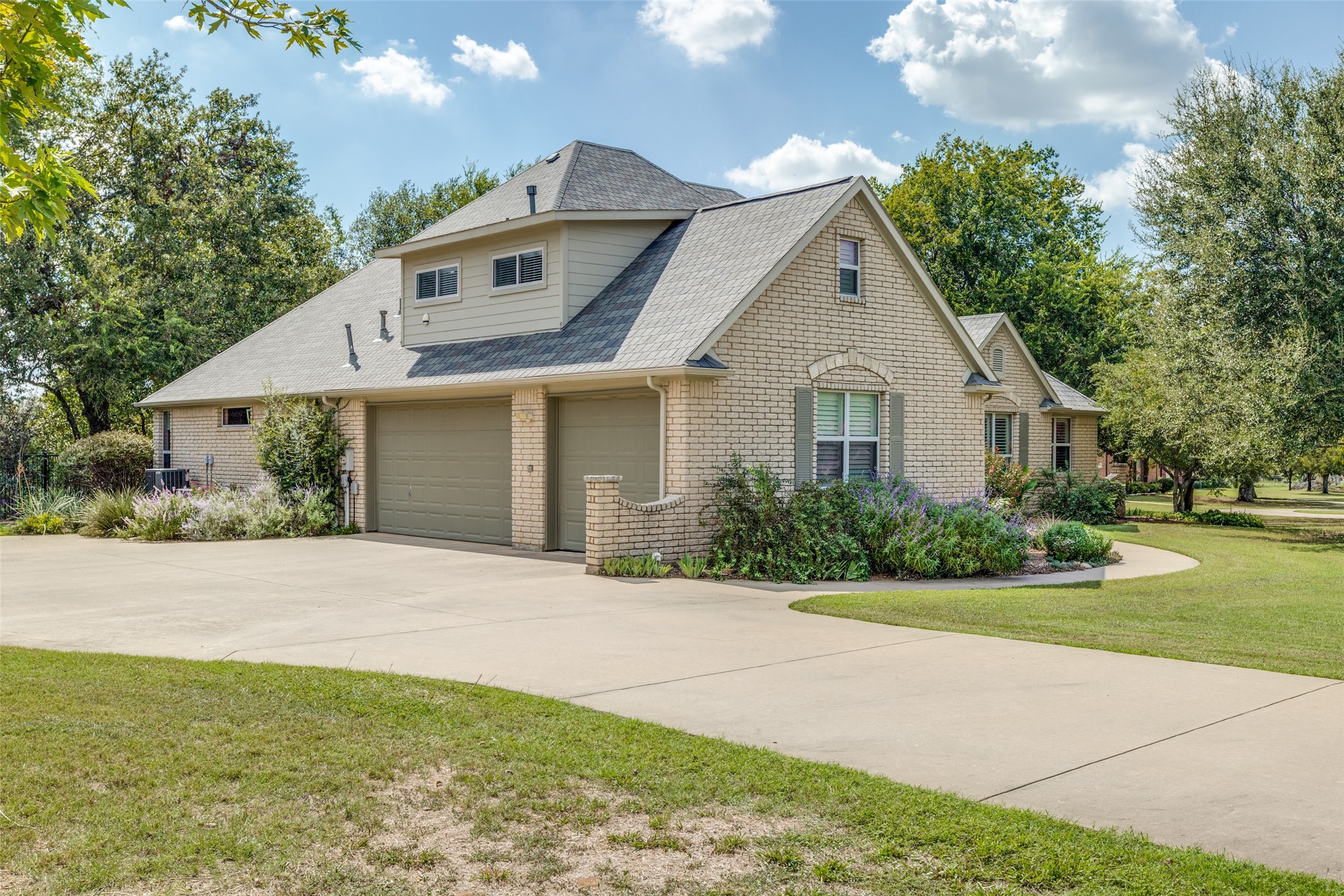 115 W Vista Trail