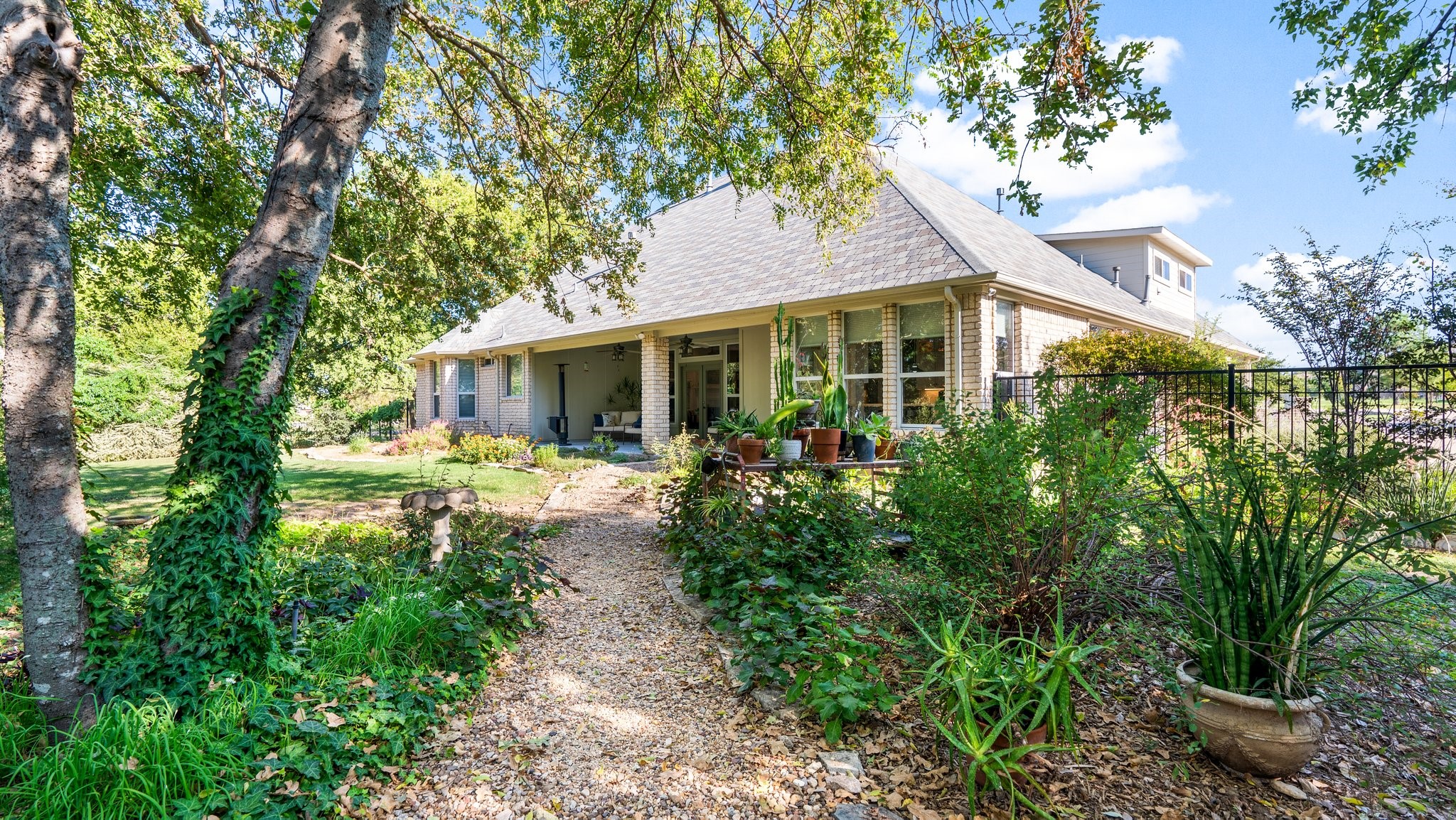 115 W Vista Trail