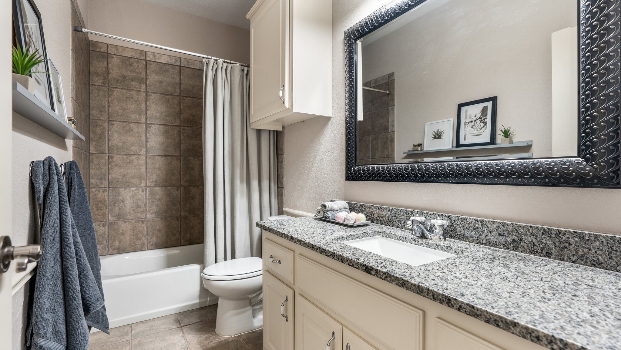115 W Vista Trail