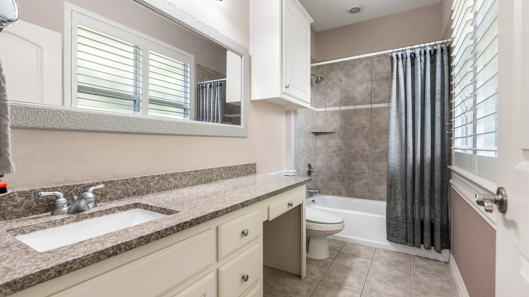 115 W Vista Trail
