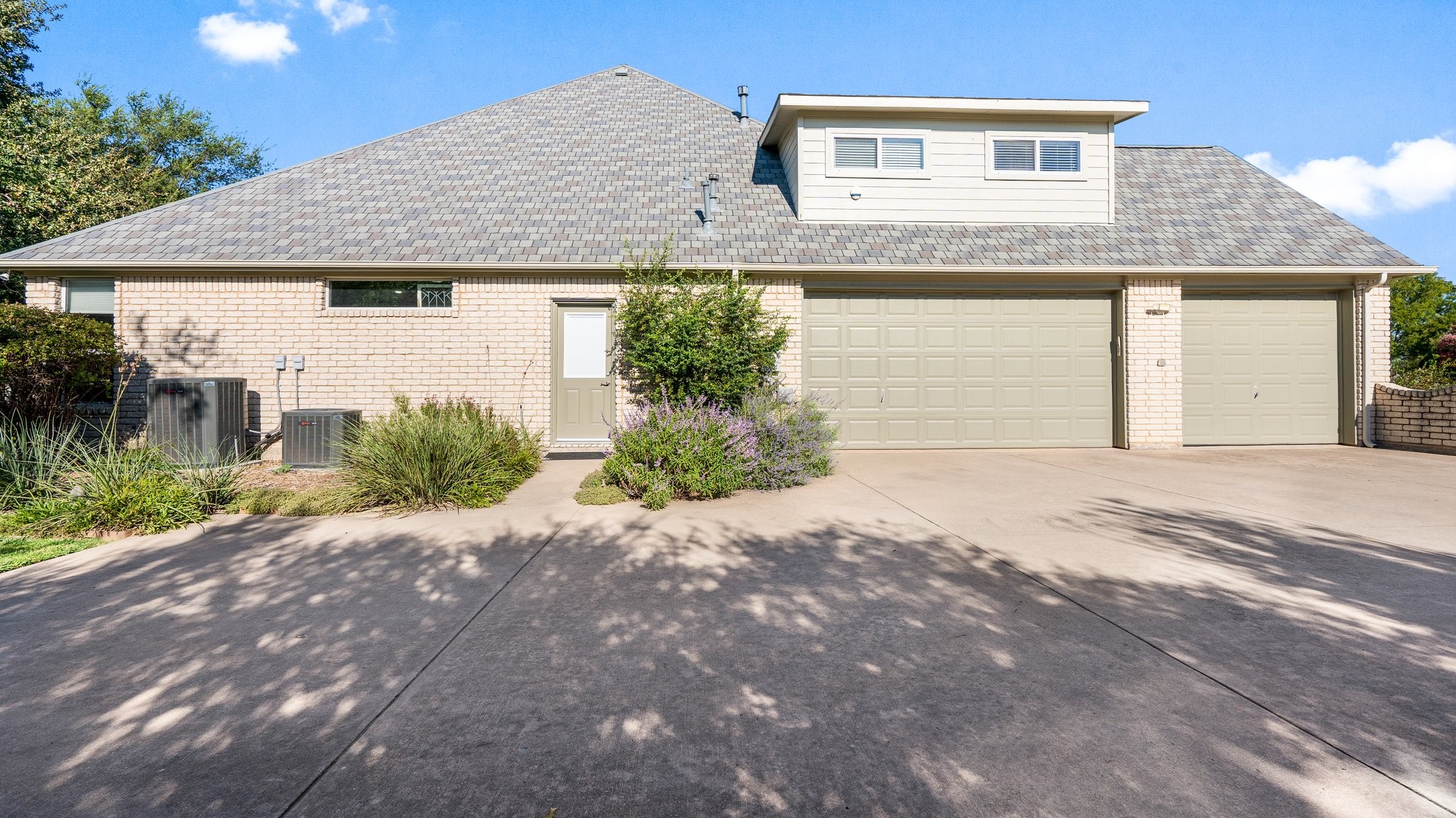 115 W Vista Trail