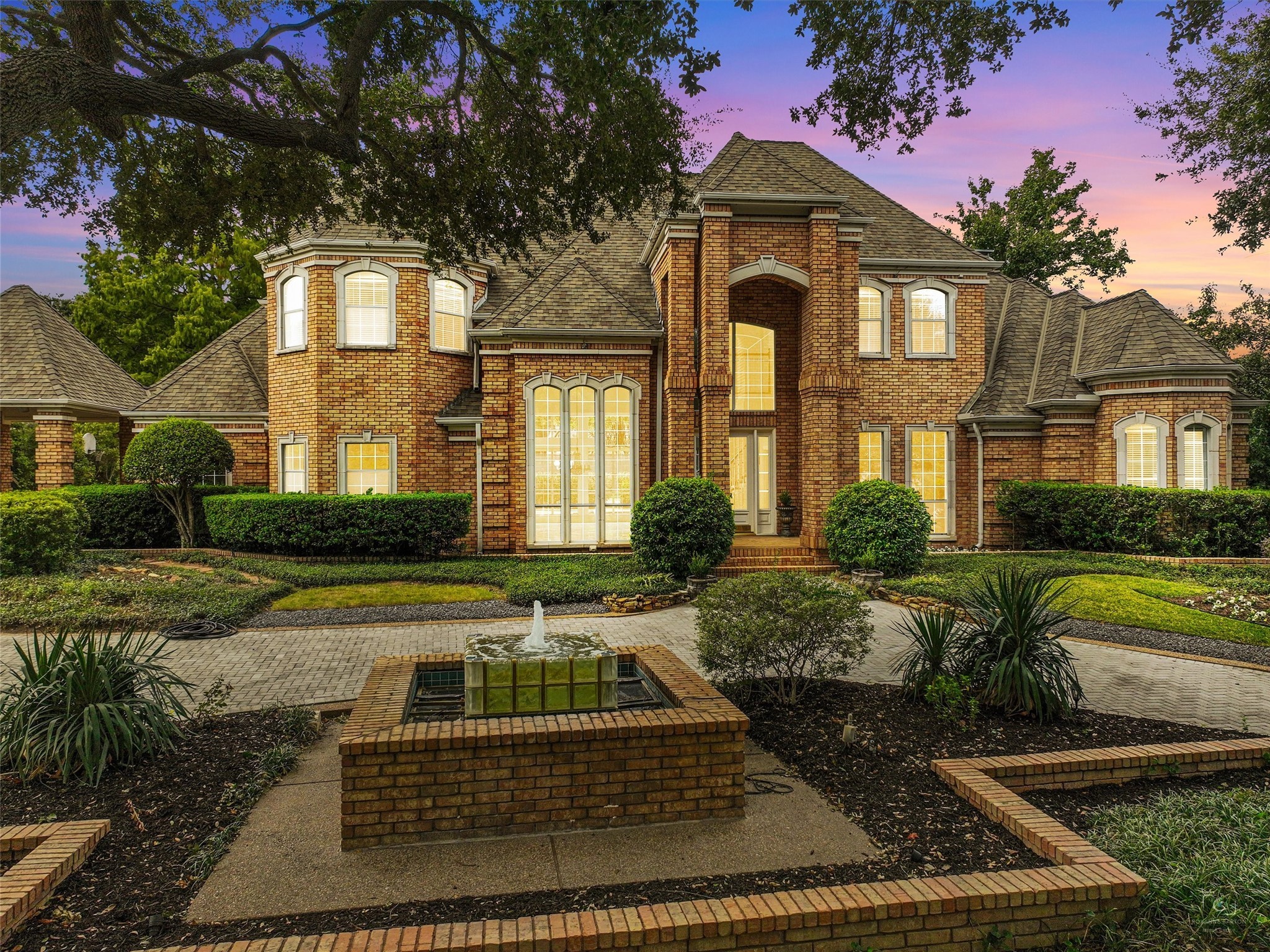 4802 Lakeside Drive