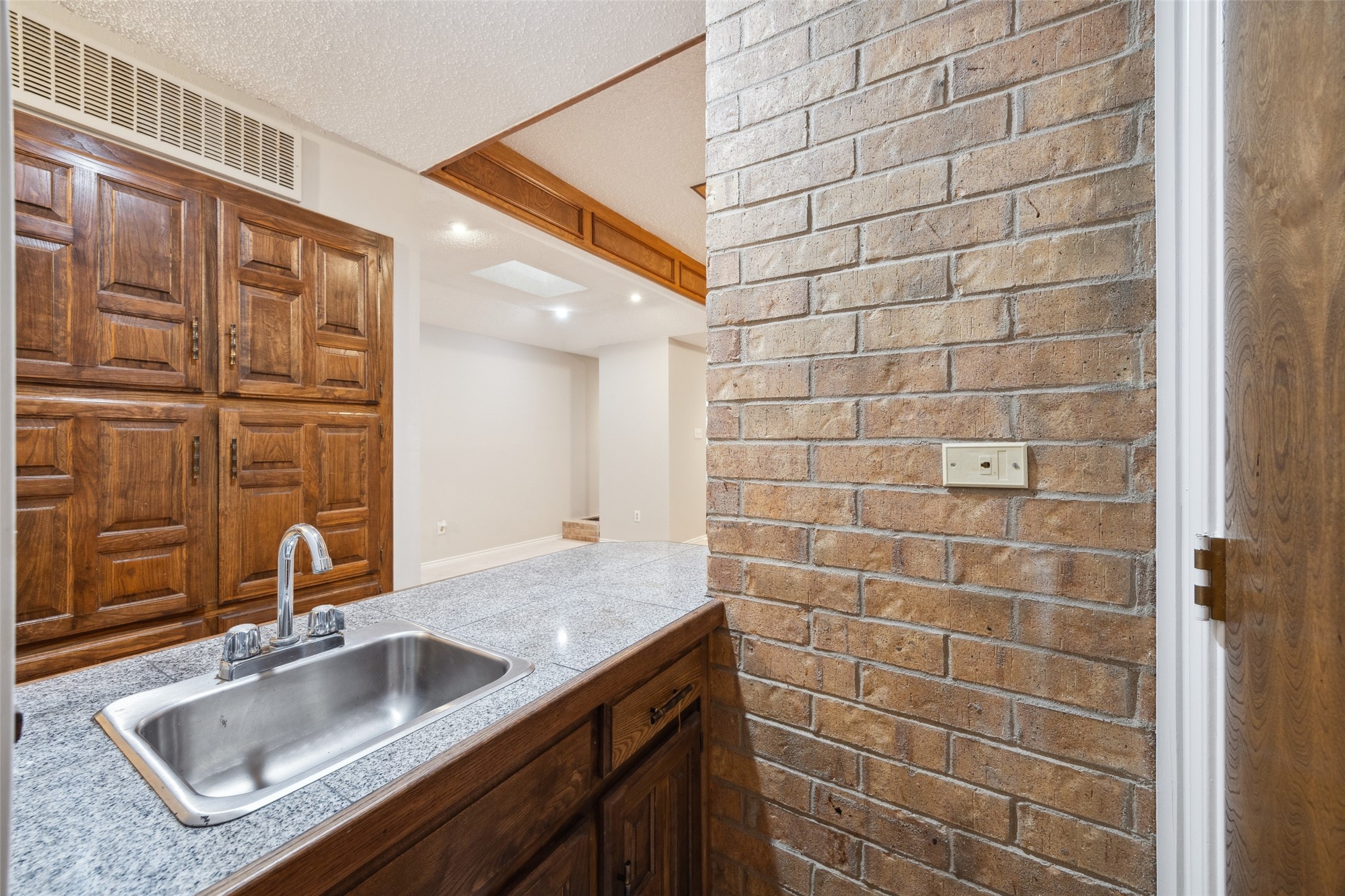 3632 Country Club Drive W