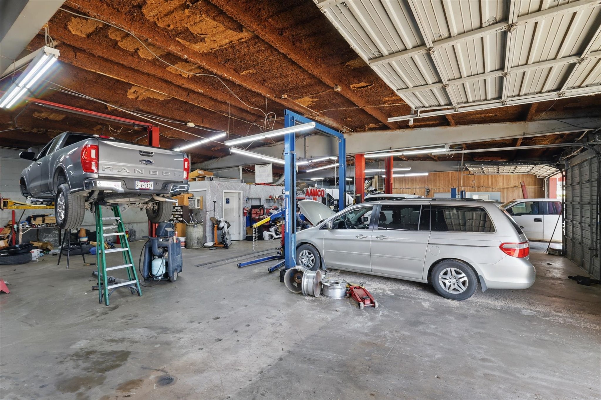 318 S Industrial Boulevard