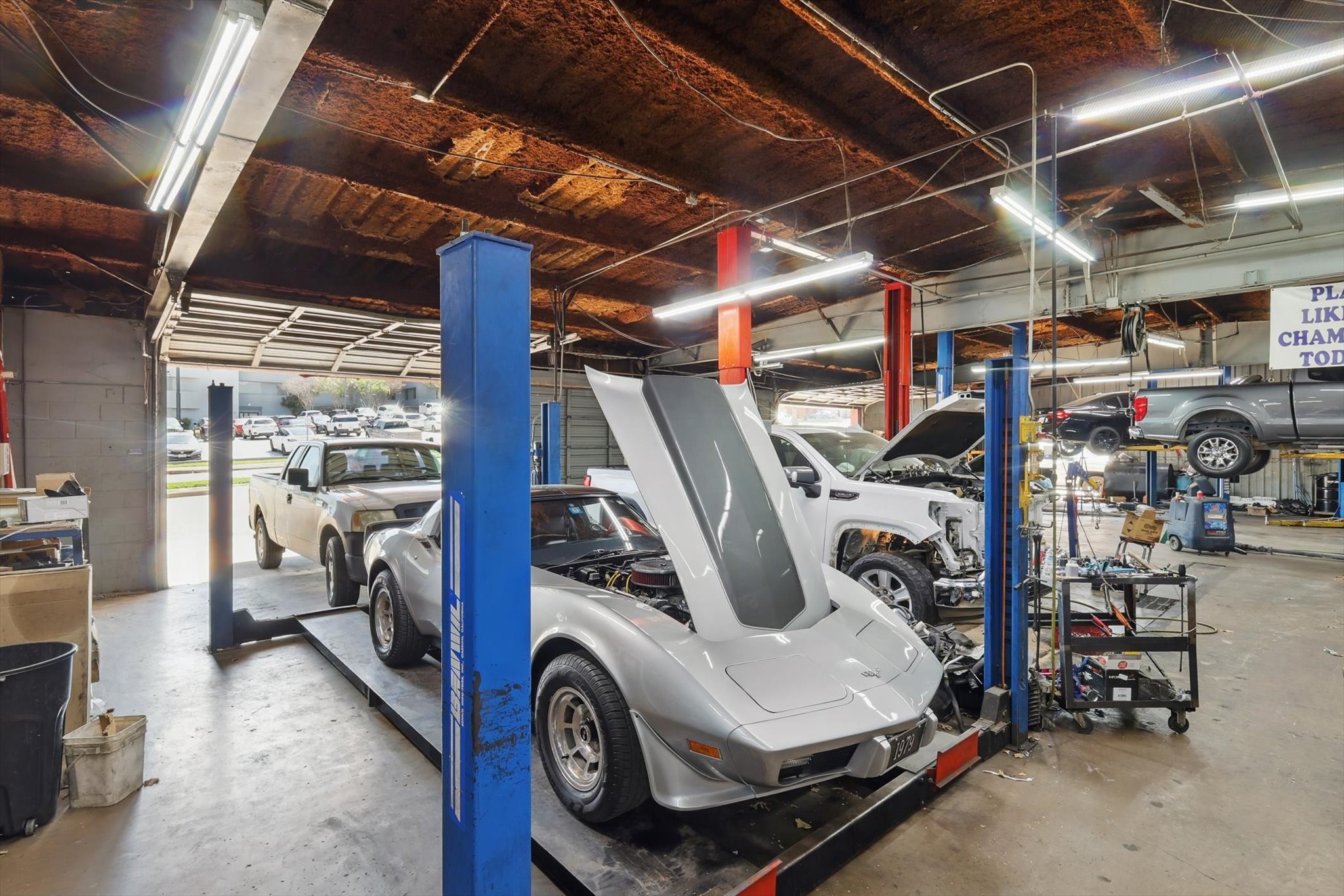 318 S Industrial Boulevard