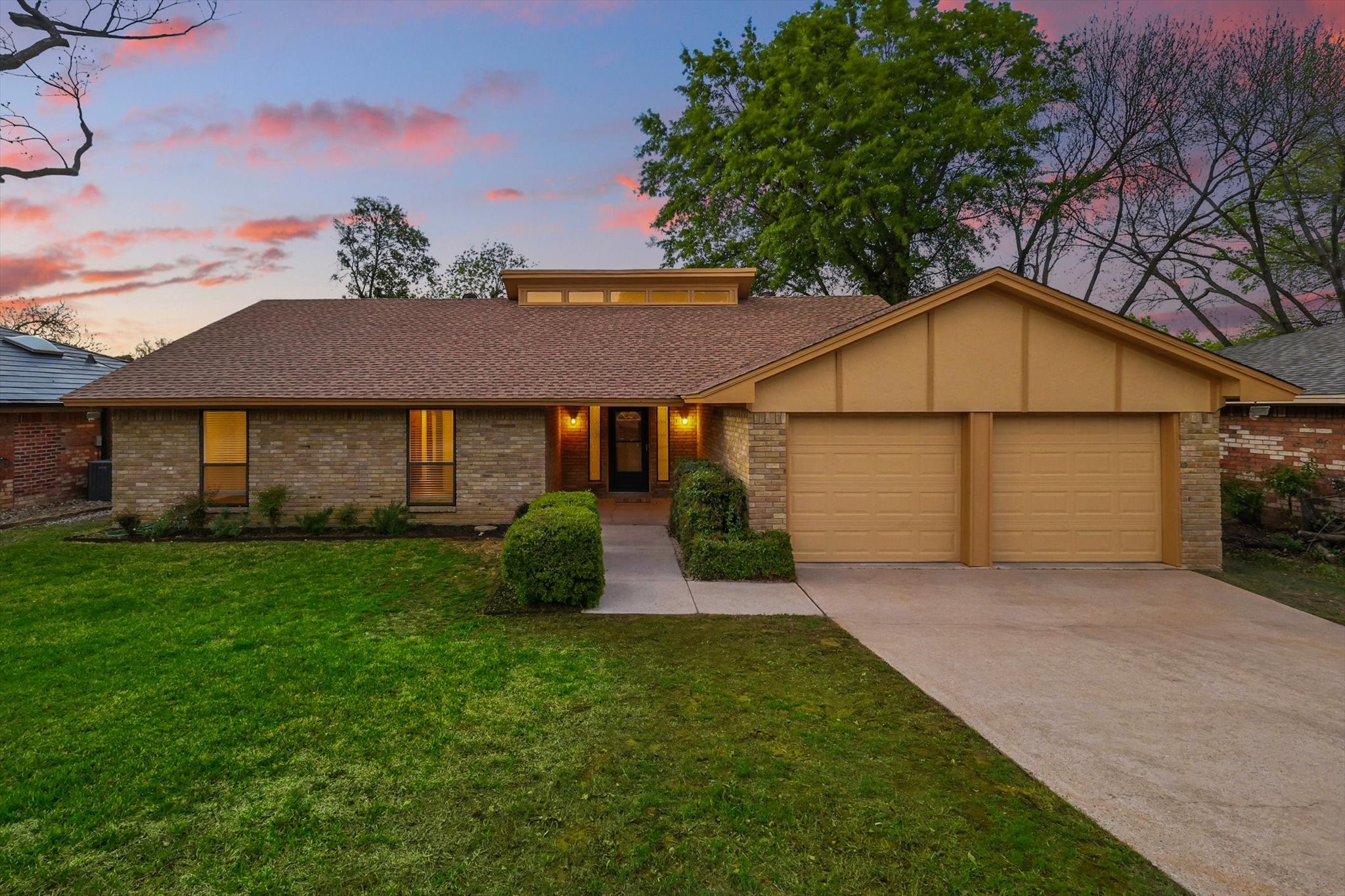 1645 Oaks Drive