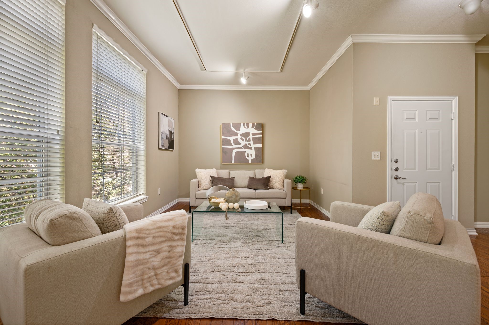 2305 Worthington Street 328