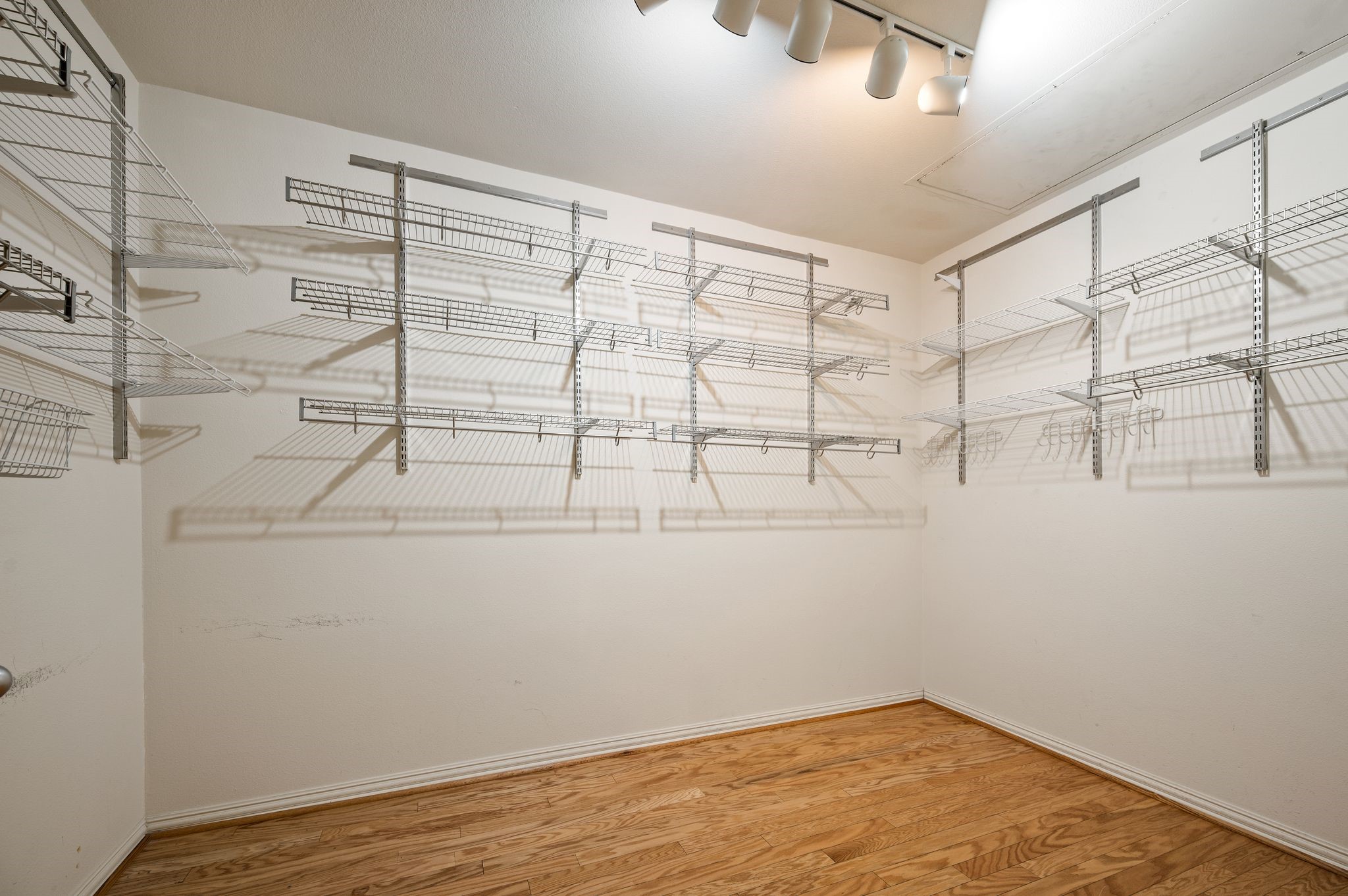 2305 Worthington Street 328