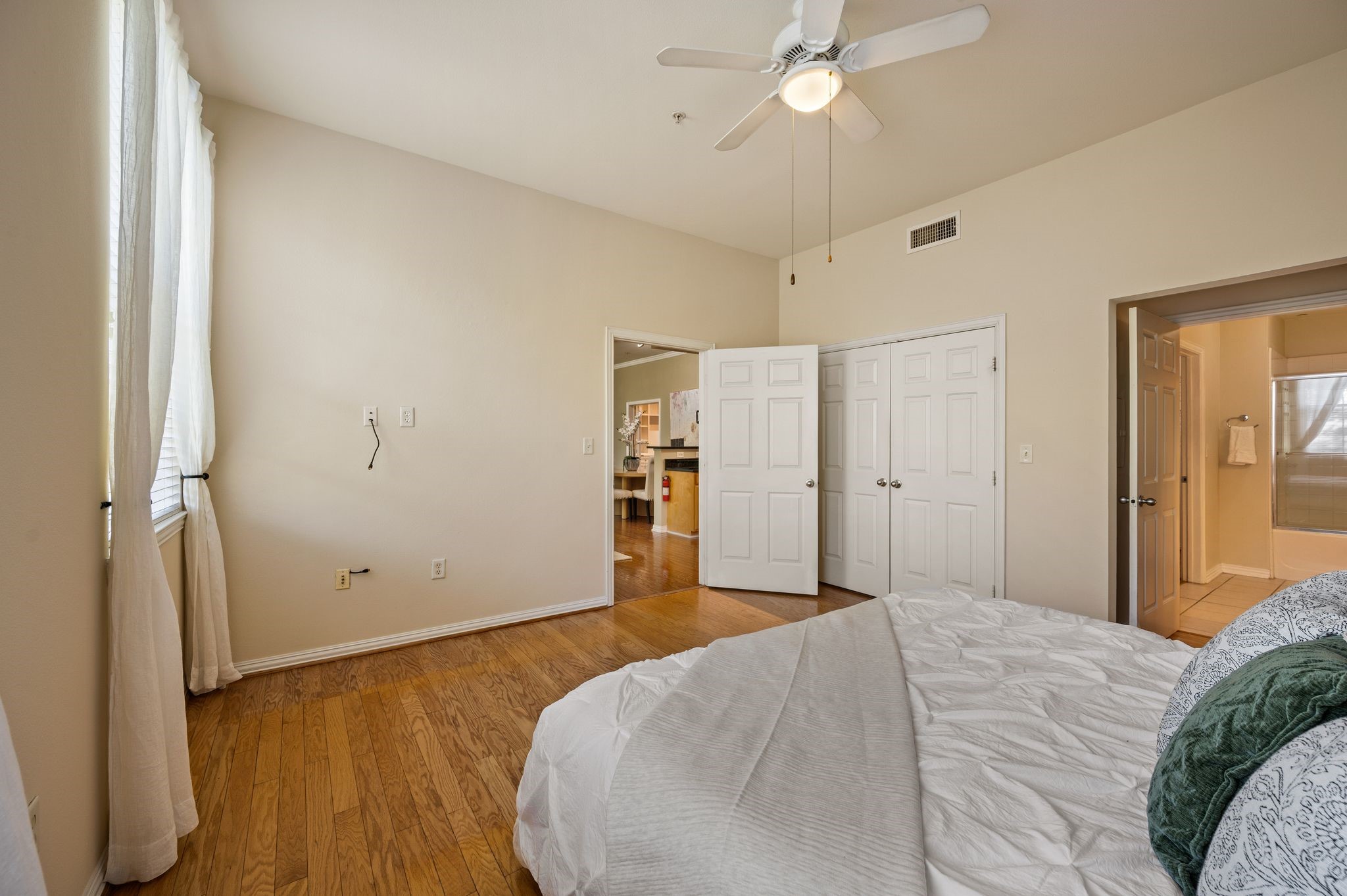 2305 Worthington Street 328