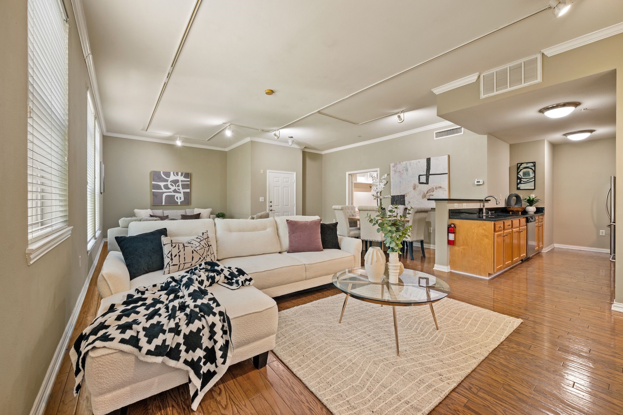 2305 Worthington Street 328