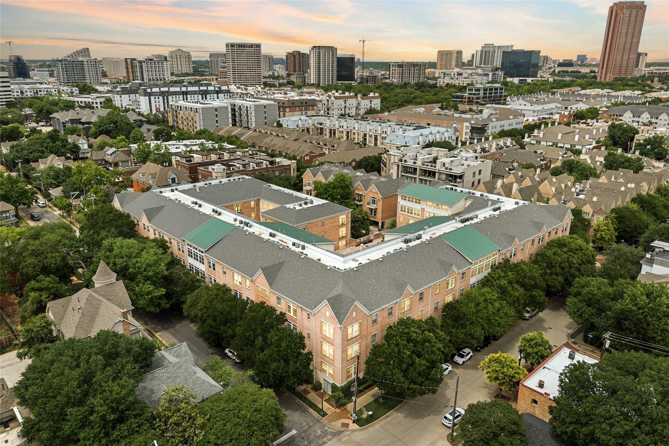 2305 Worthington Street 328