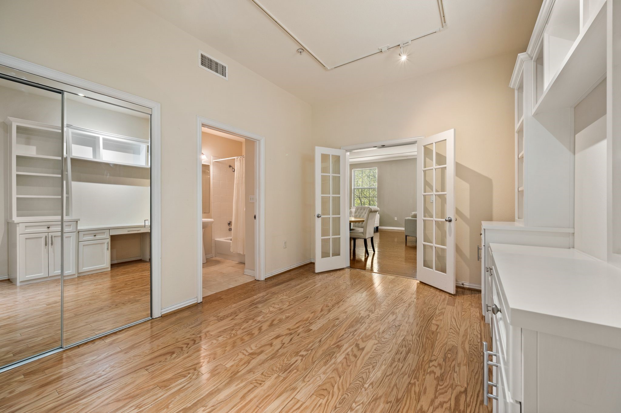 2305 Worthington Street 328