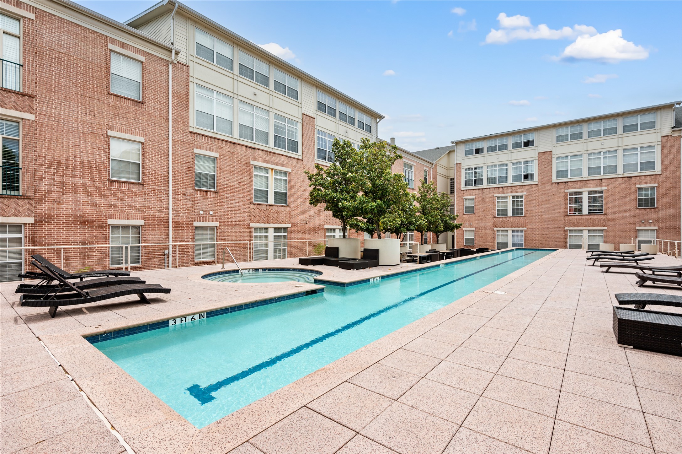 2305 Worthington Street 328