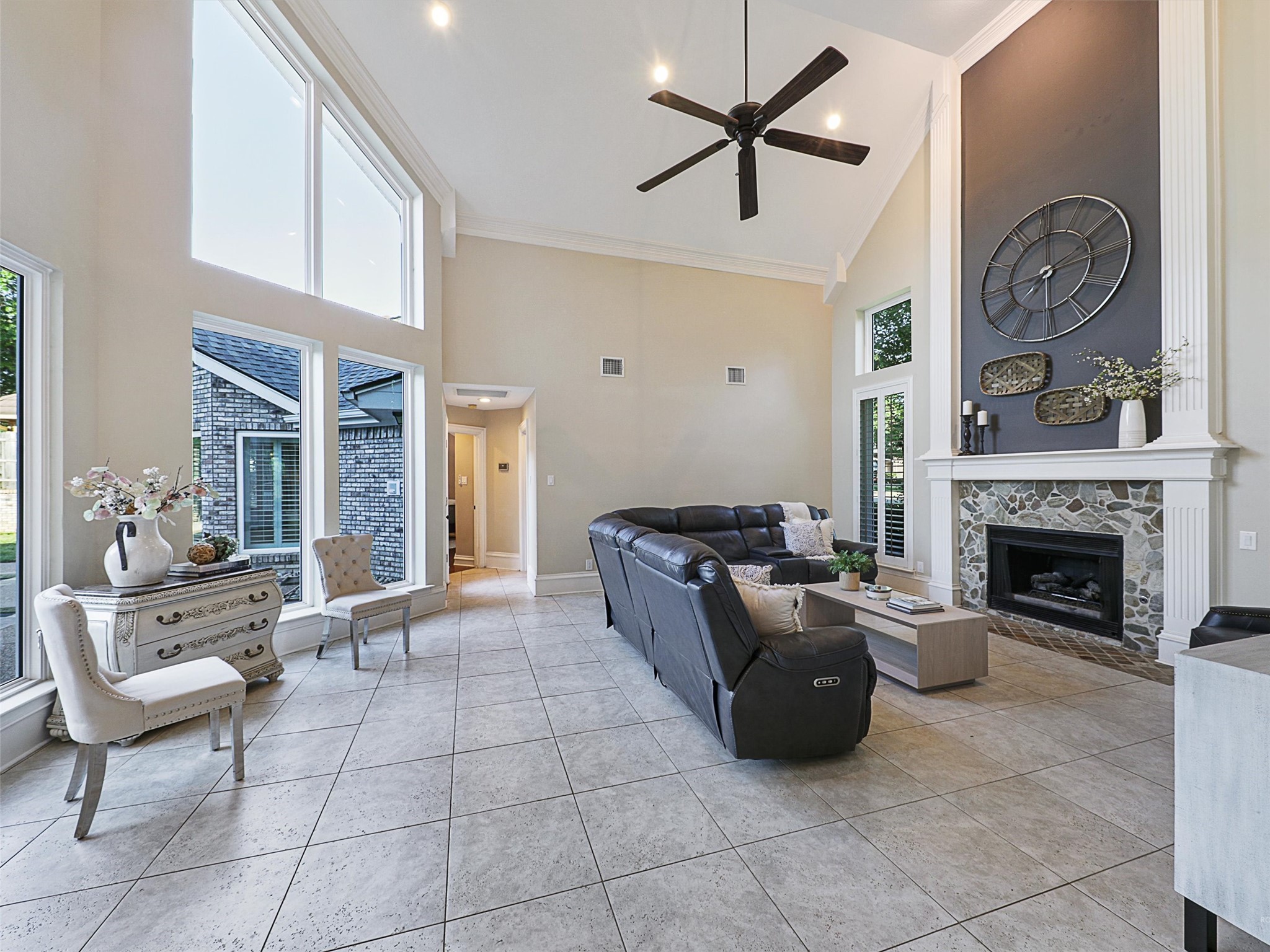 3206 Queensbury Way W