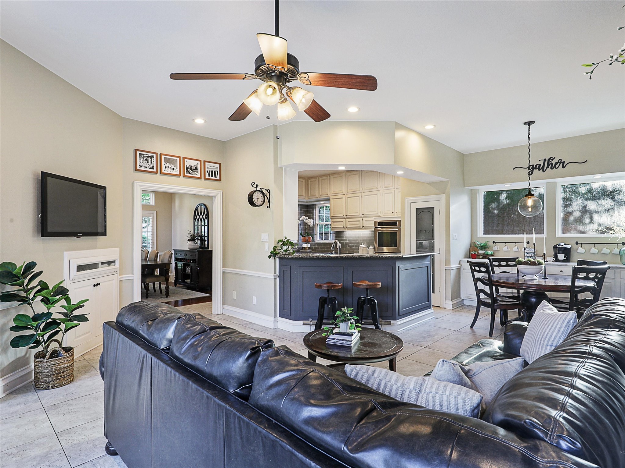 3206 Queensbury Way W