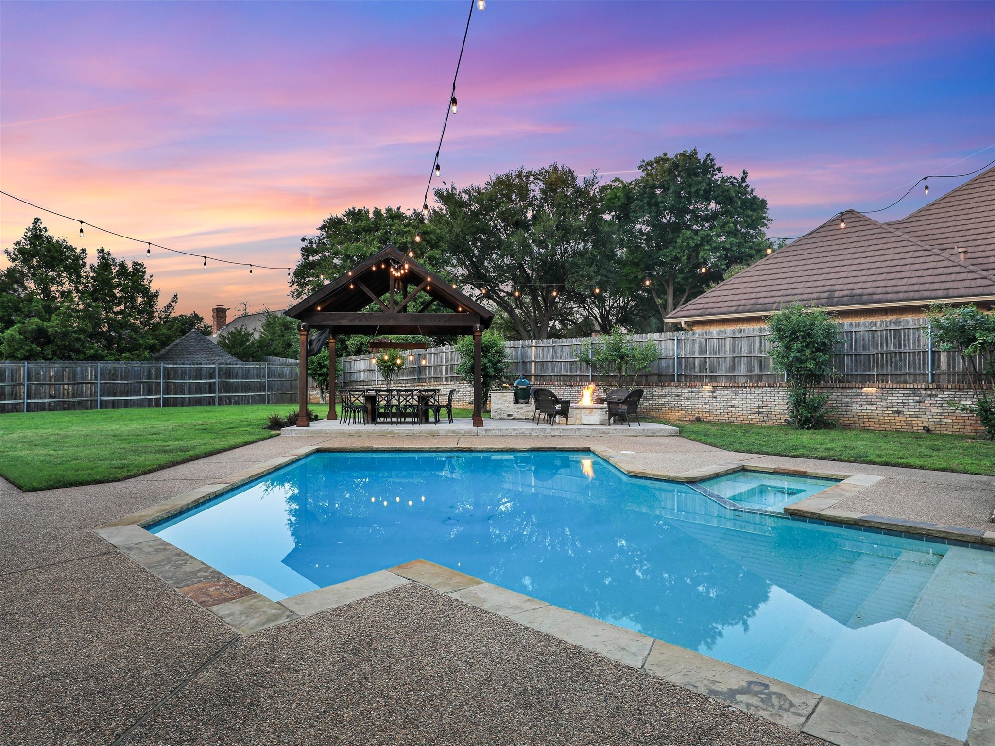 3206 Queensbury Way W