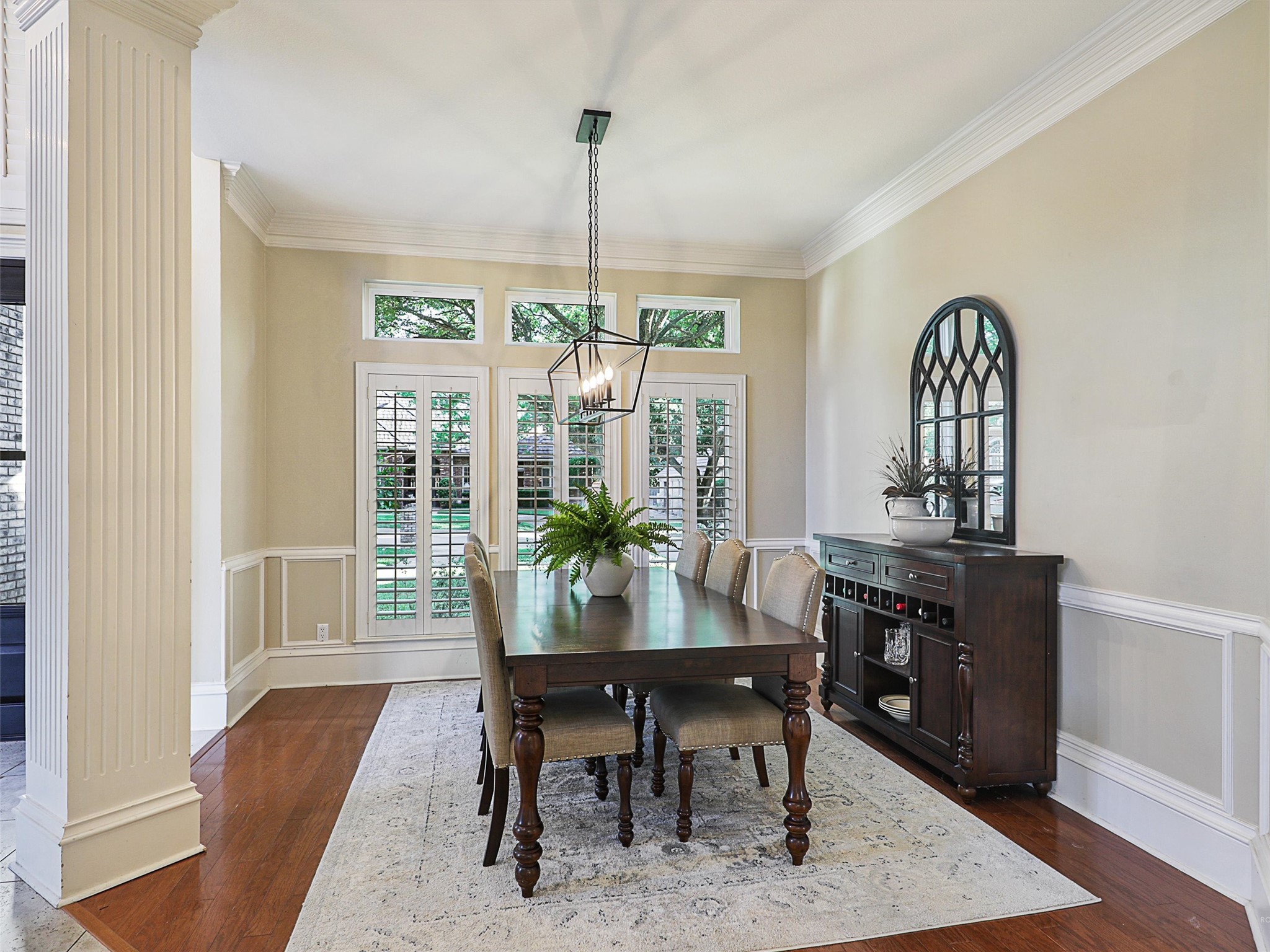 3206 Queensbury Way W