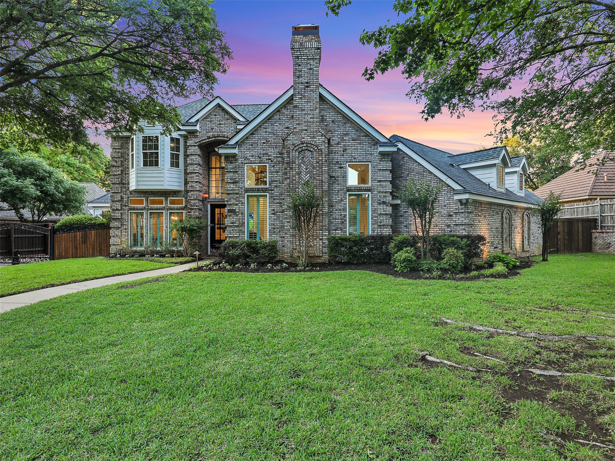 3206 Queensbury Way W