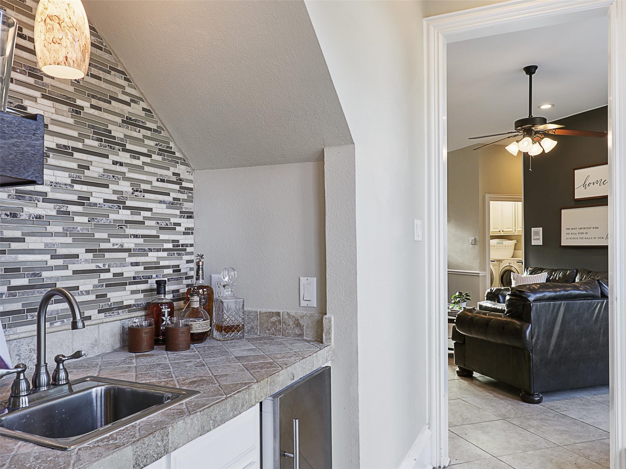 3206 Queensbury Way W