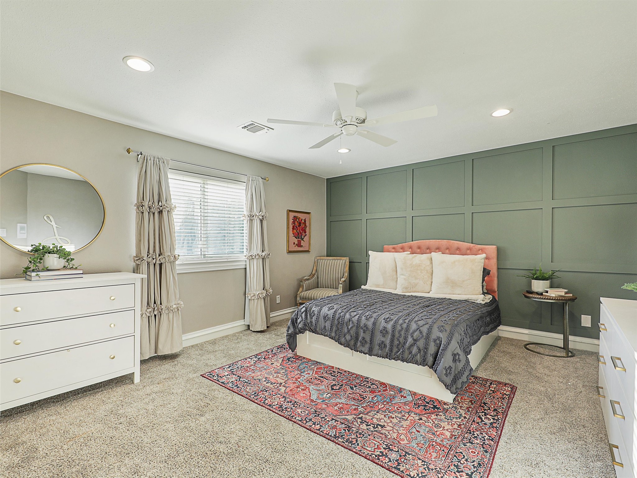 3206 Queensbury Way W