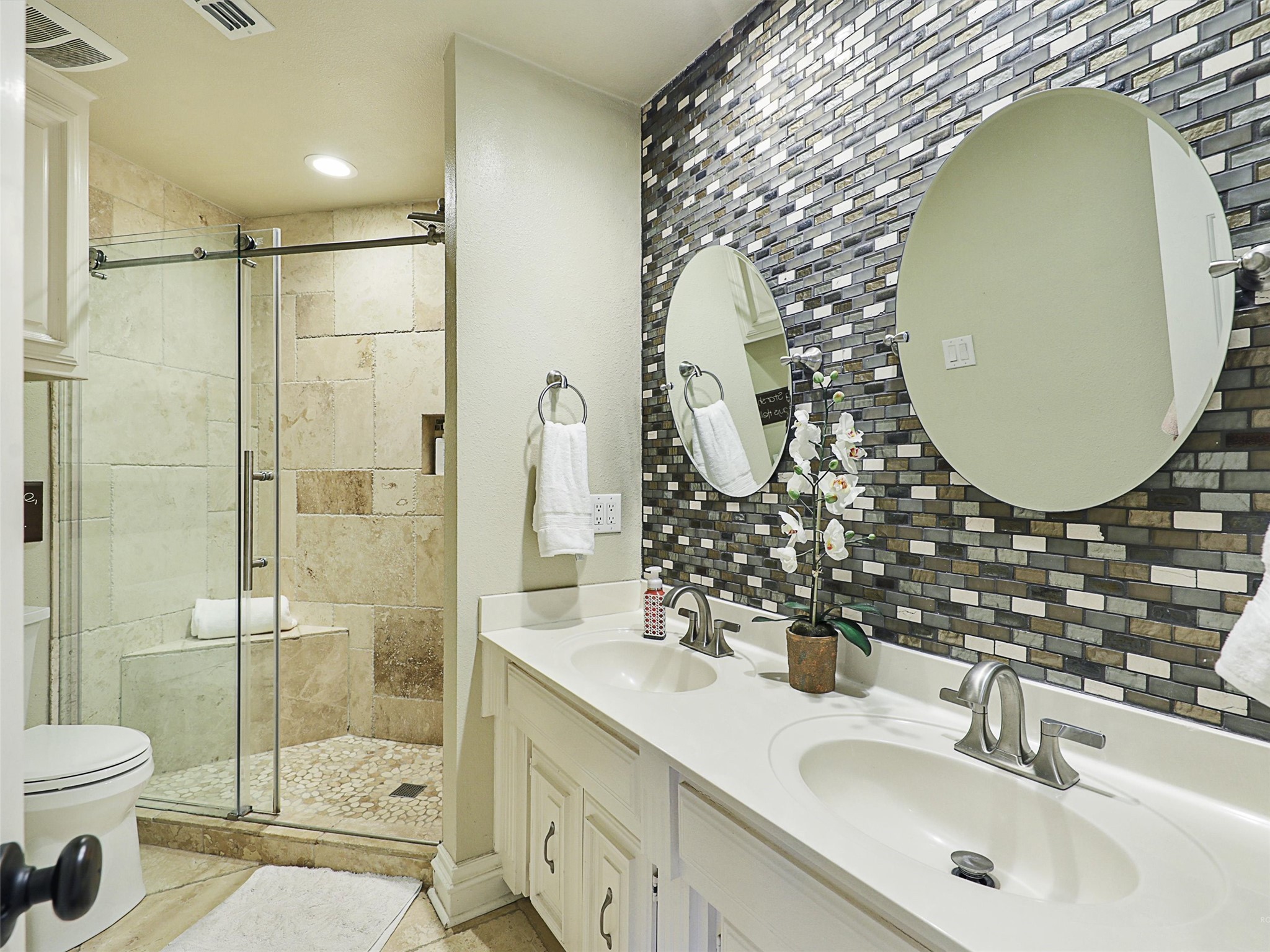 3206 Queensbury Way W