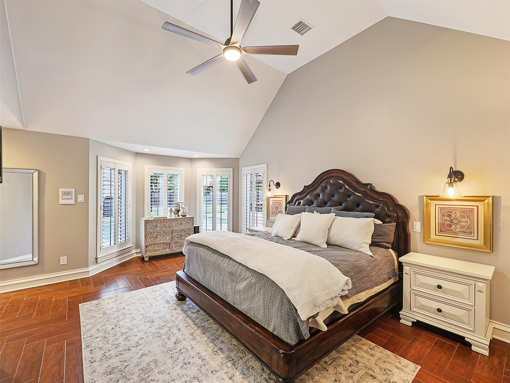 3206 Queensbury Way W